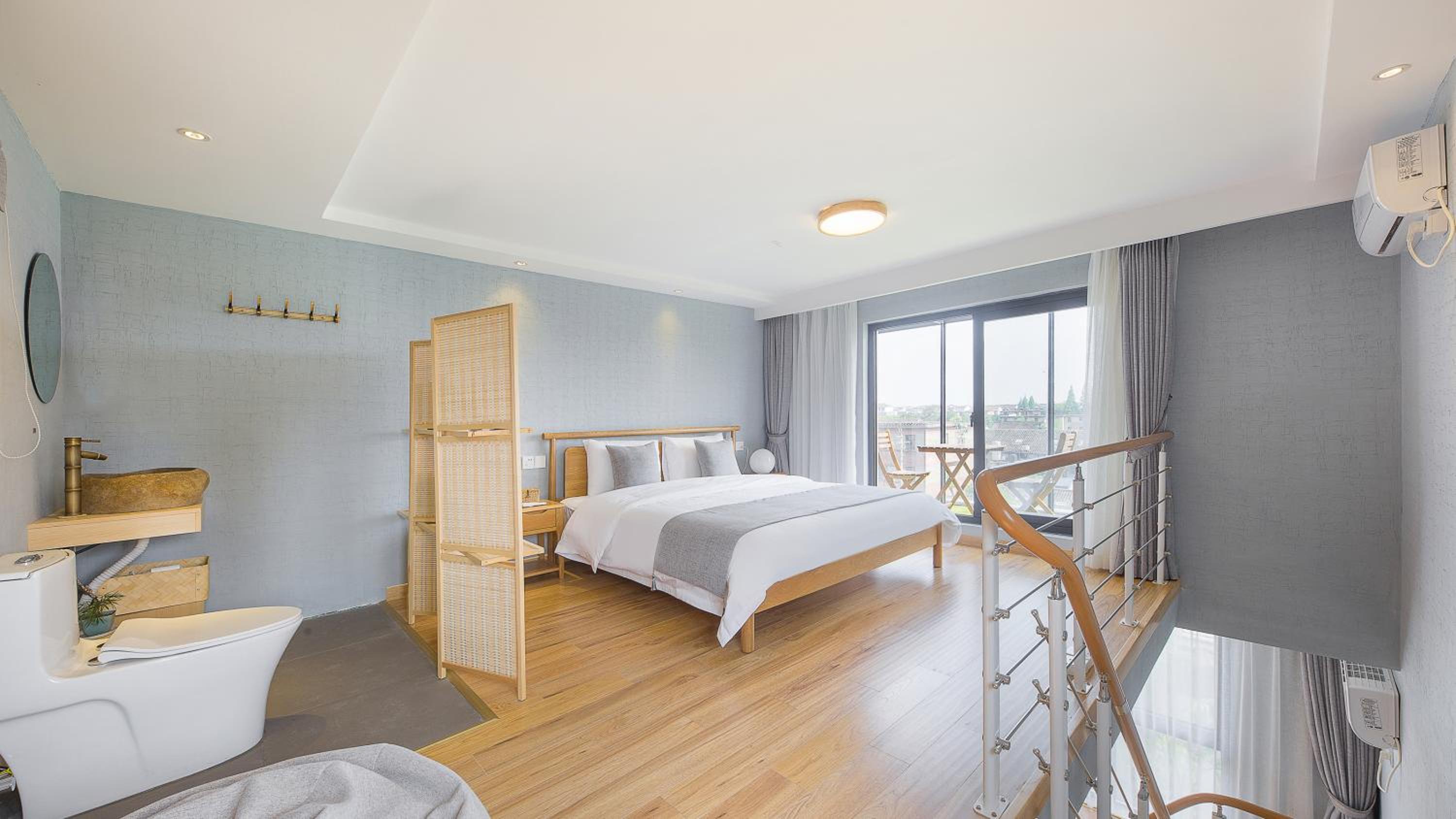 Deluxe Family Suite photo 1