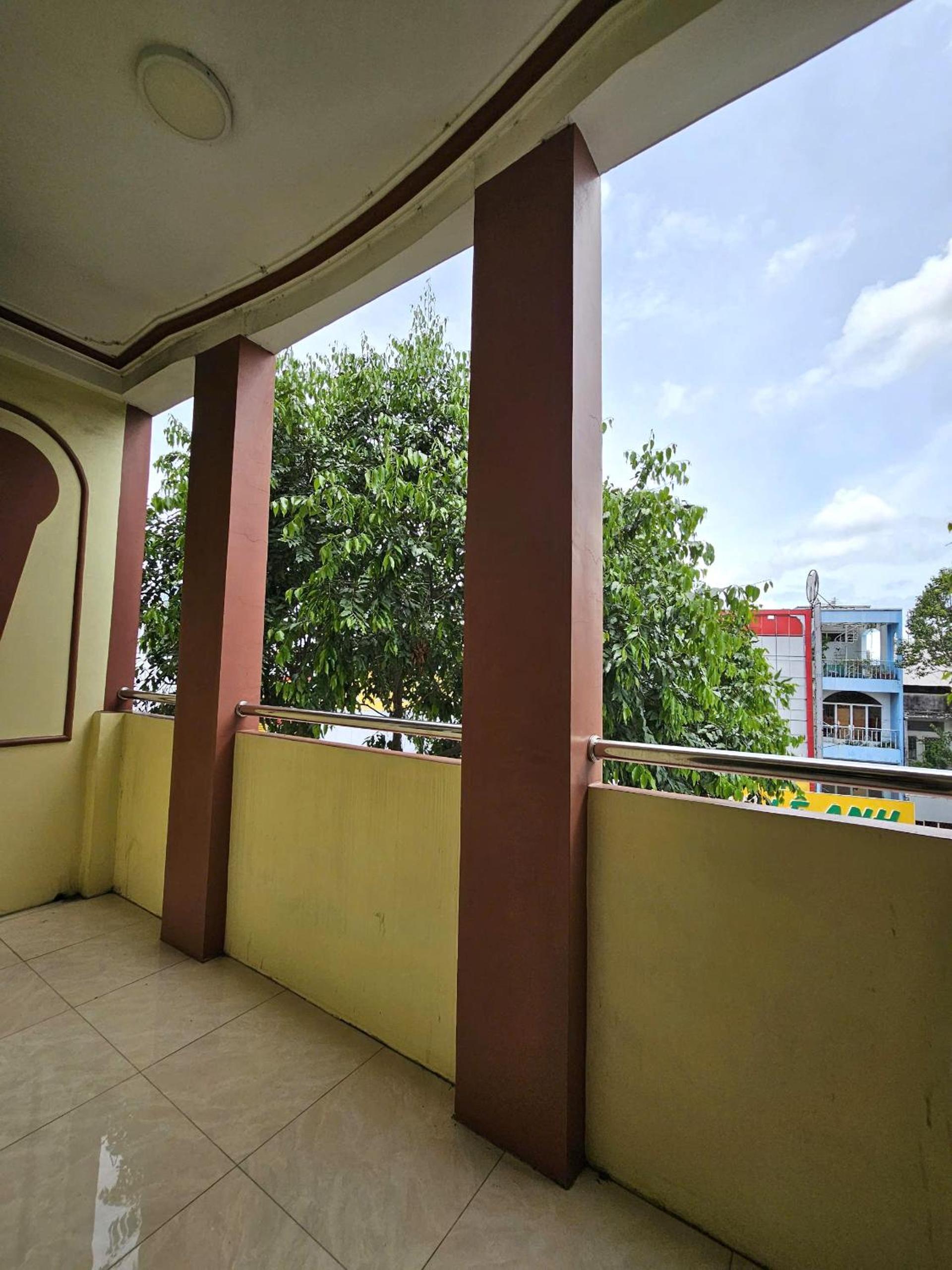 Family Room with Balcony photo 2