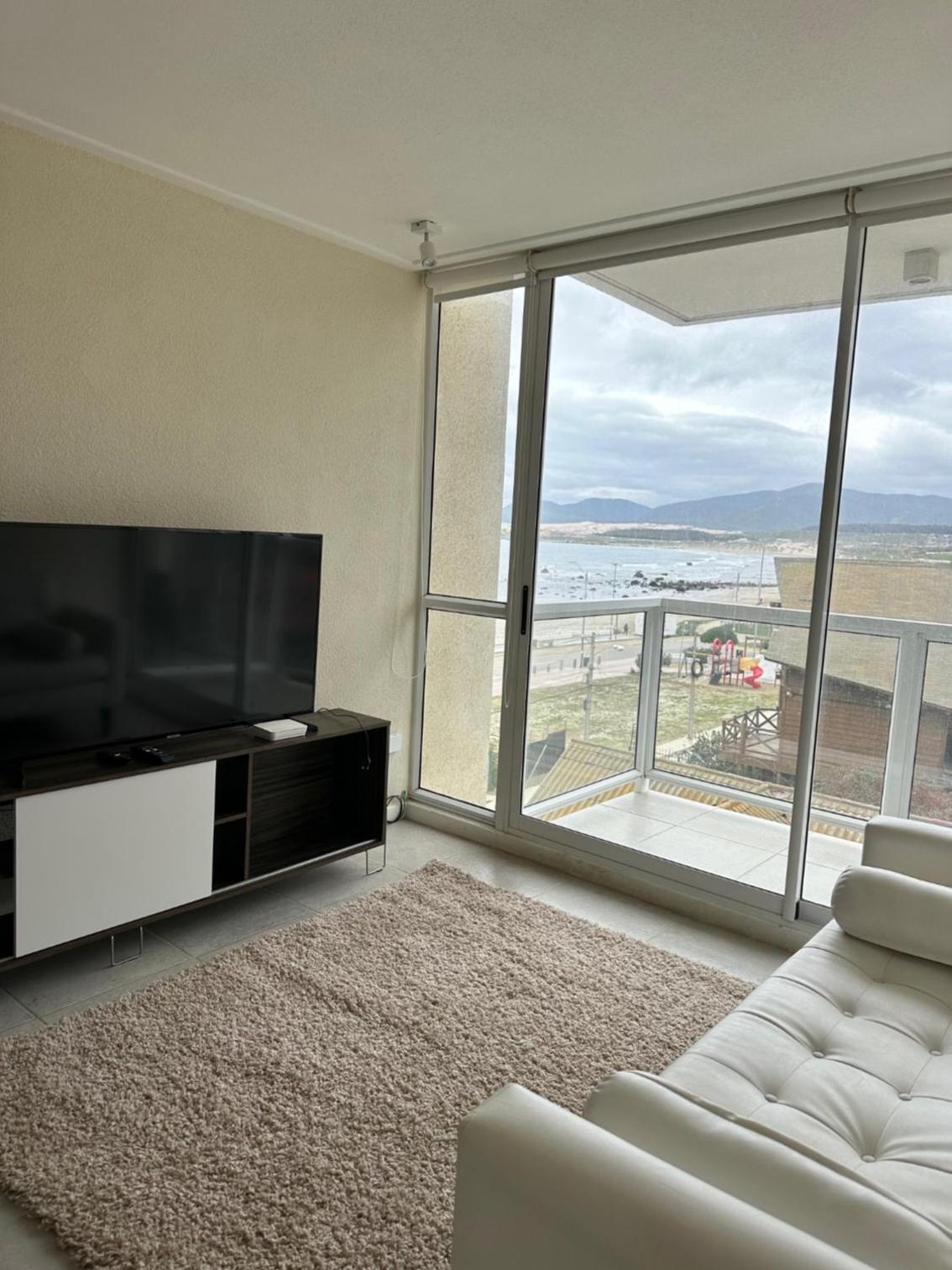 Two-Bedroom Apartment With Balcony And Sea View photo 1