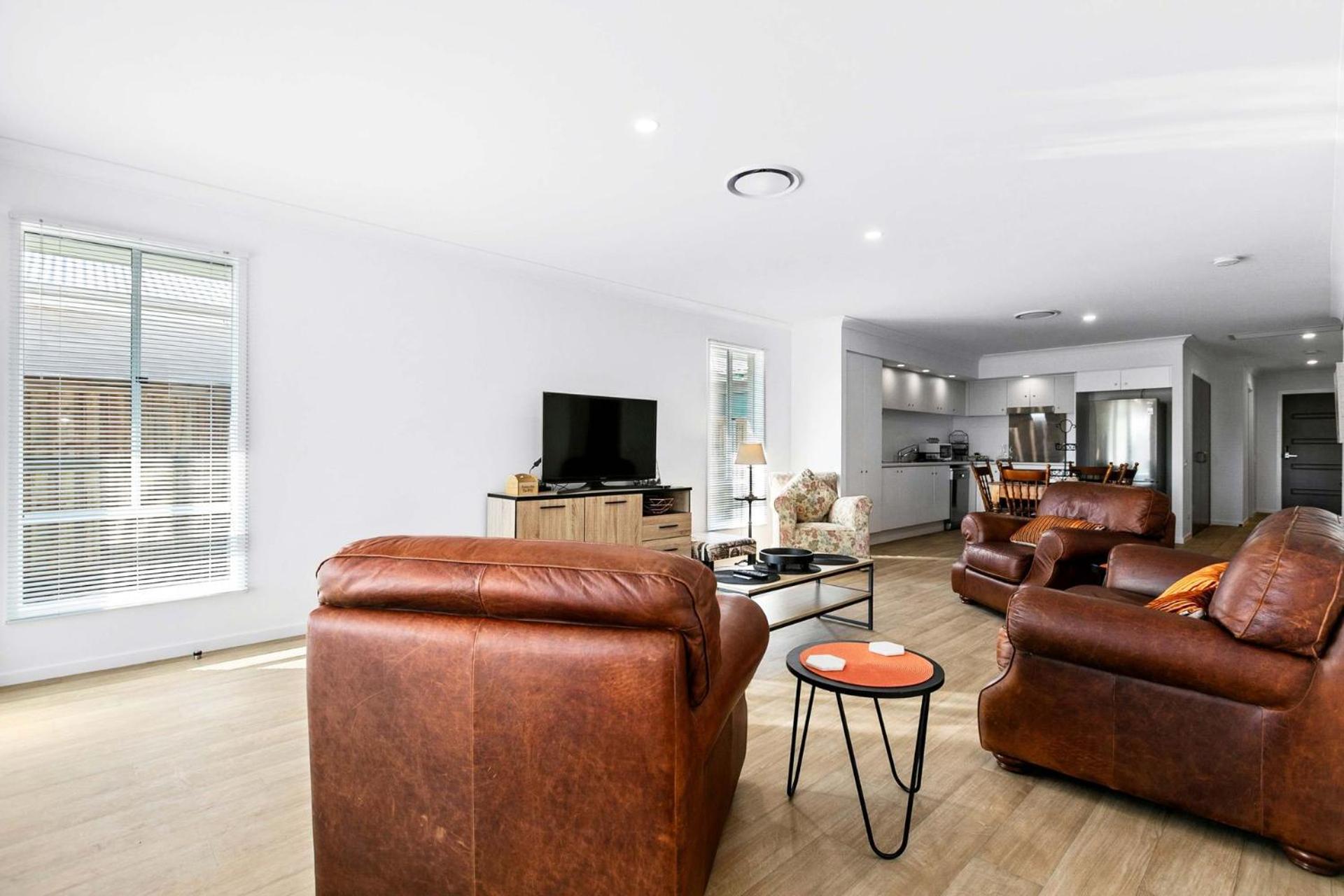 Four-Bedroom House photo 3