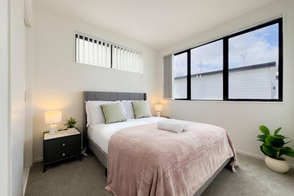 Three-Bedroom House photo 2