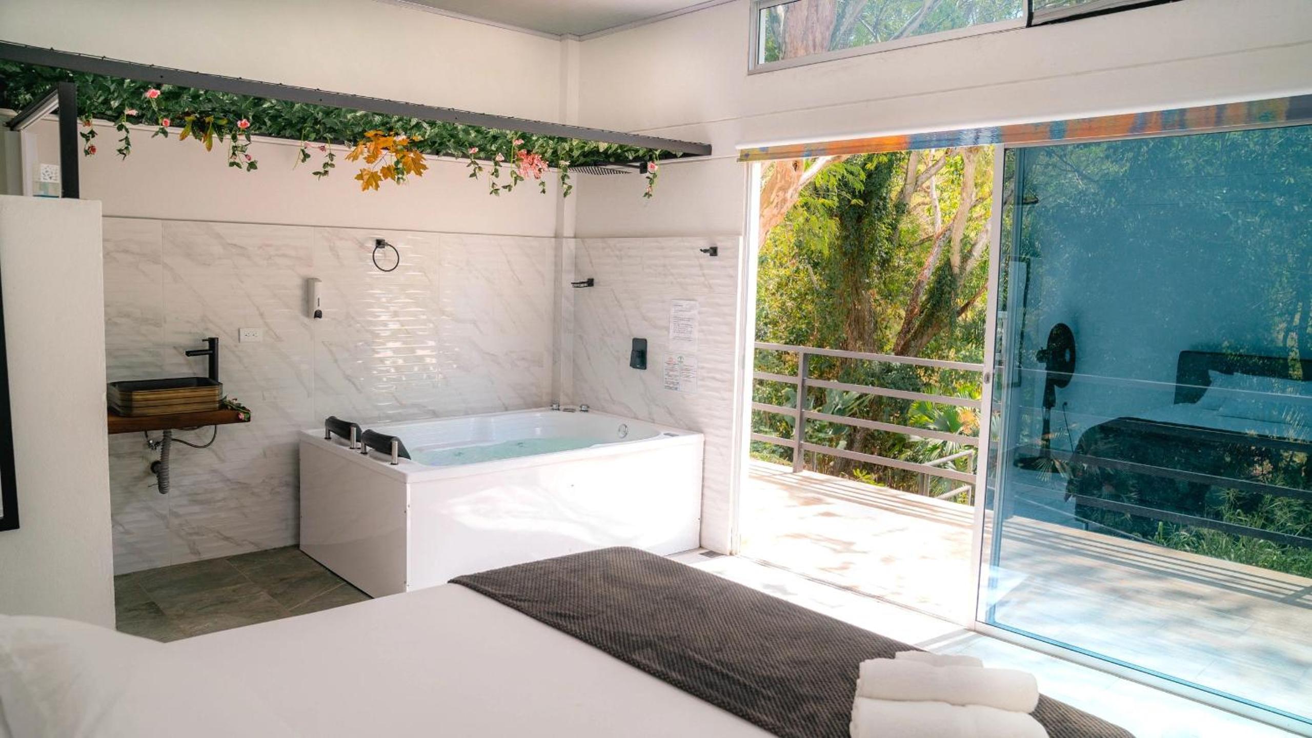 Deluxe Suite With Spa Bath