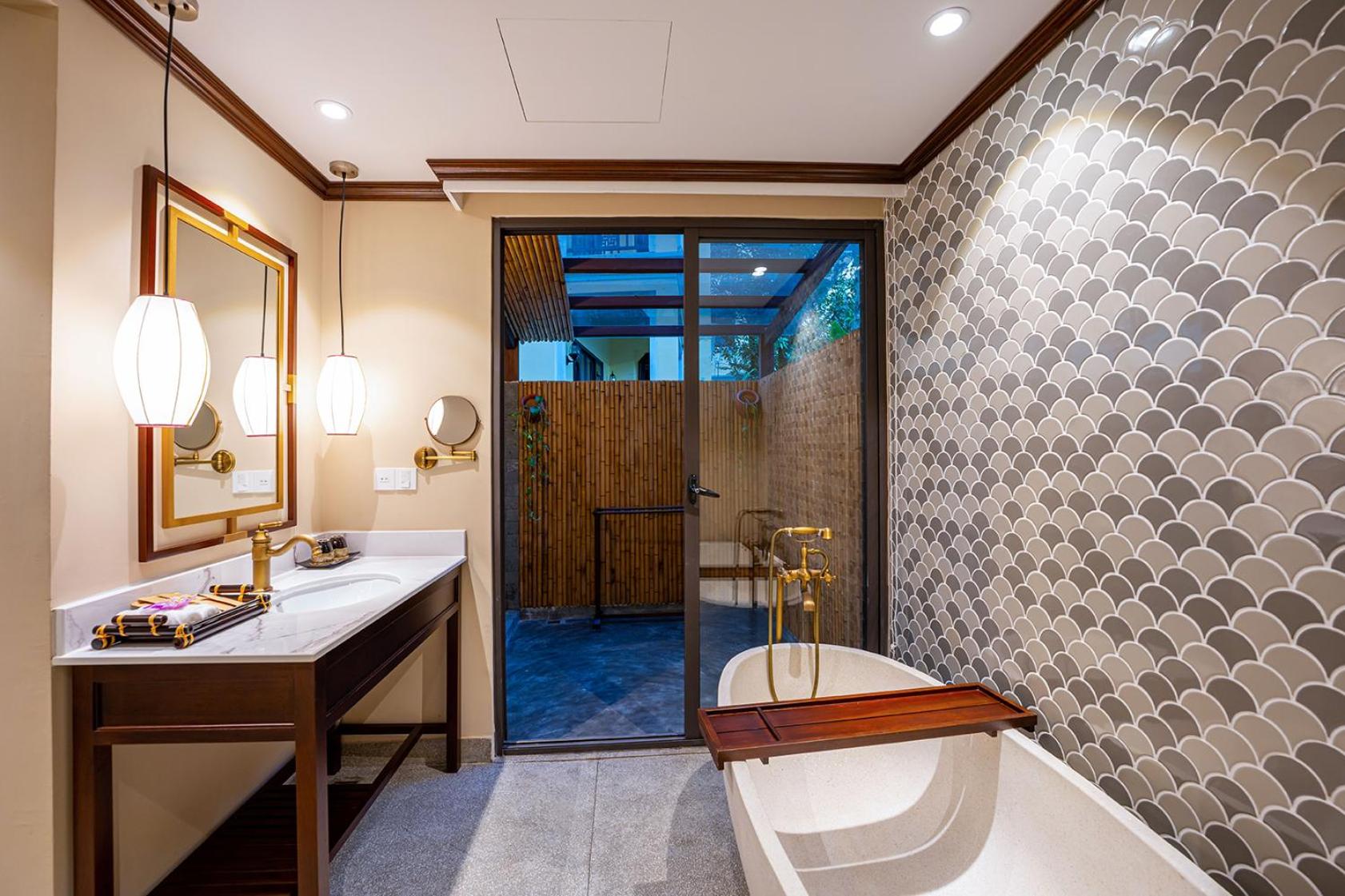 Ahoy Suite Pool View with Private Outdoor Shower - Photo 4