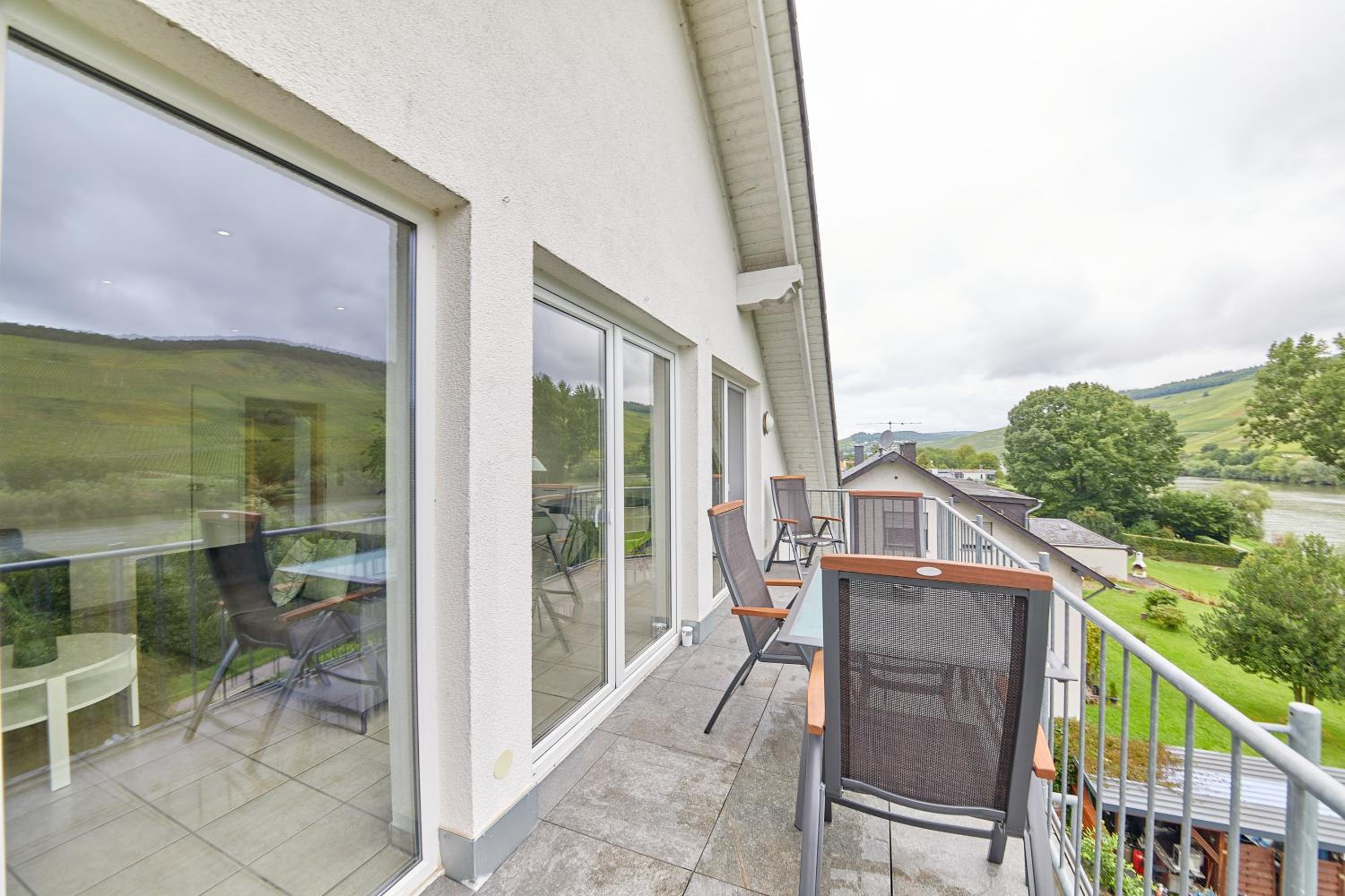 Apartment with Balcony photo 2
