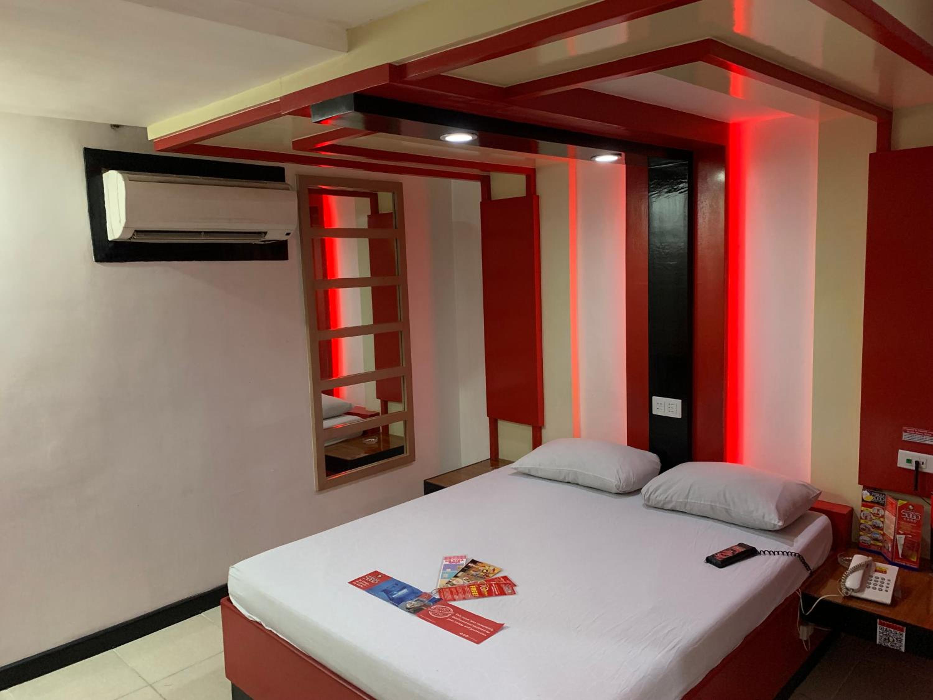 Deluxe Room - Photo 7