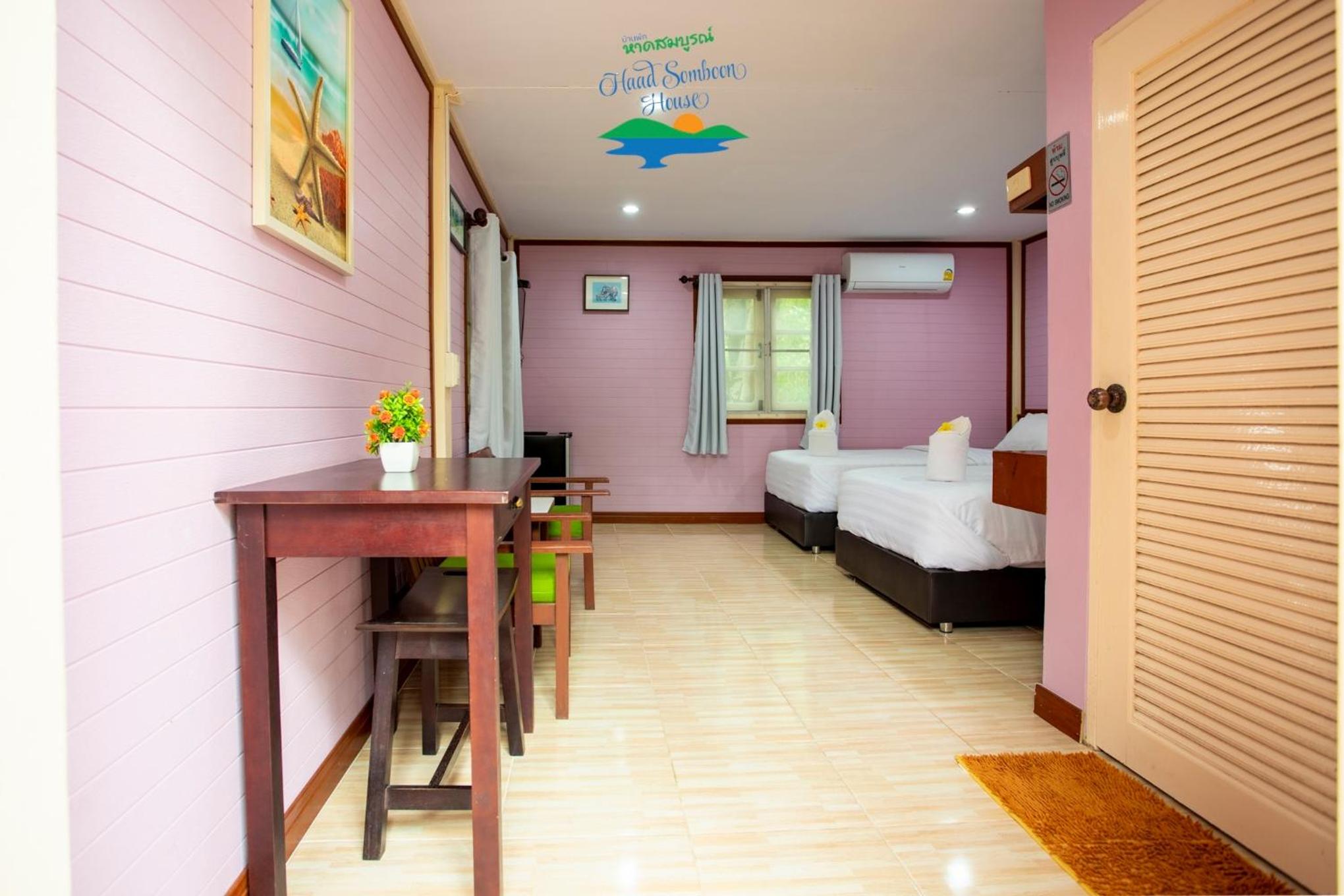 Twin Room with Balcony - Photo 11