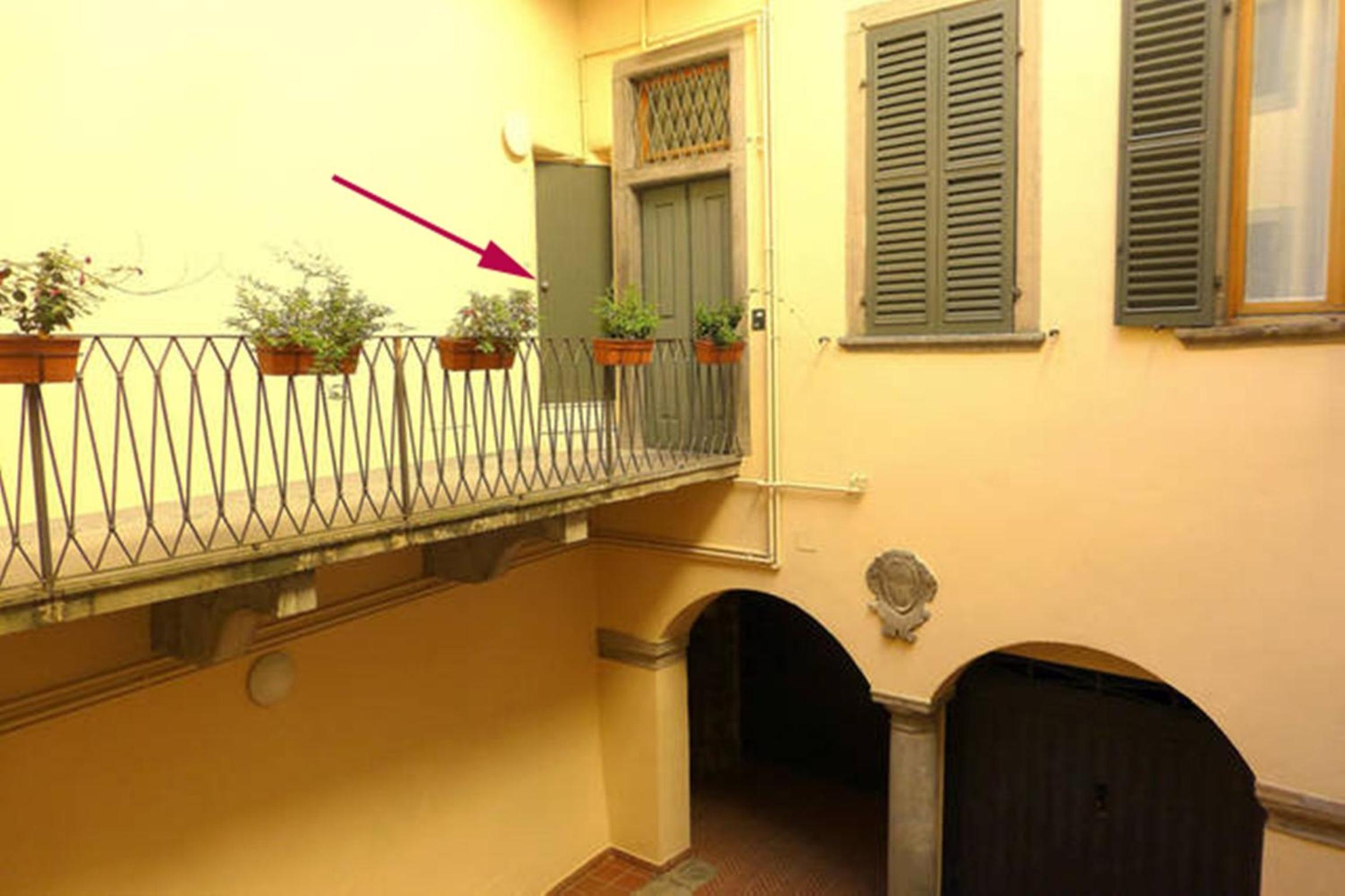 Apartment with Private Garden photo 2