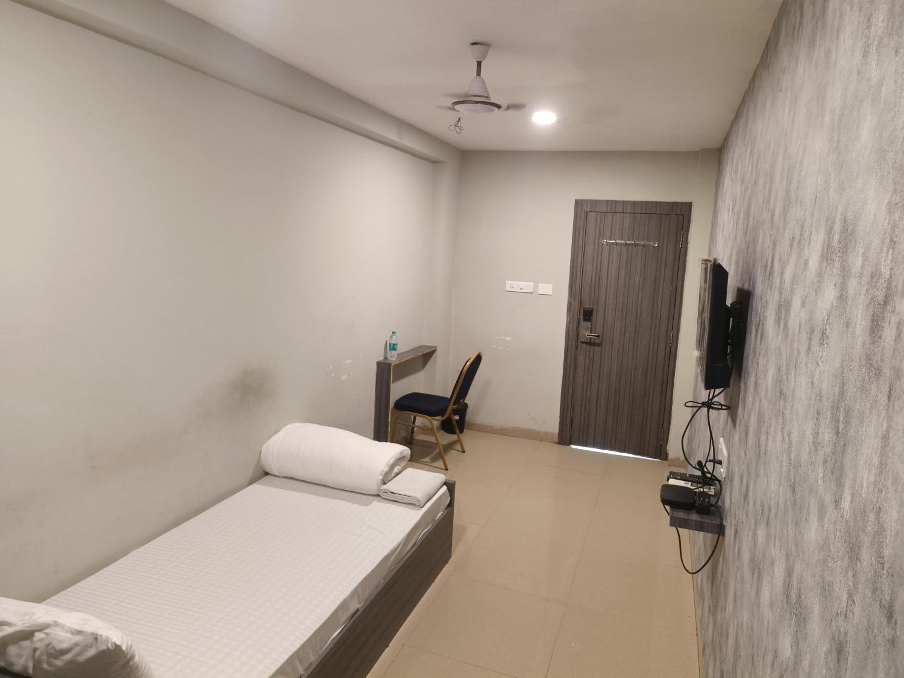 Small Single Room