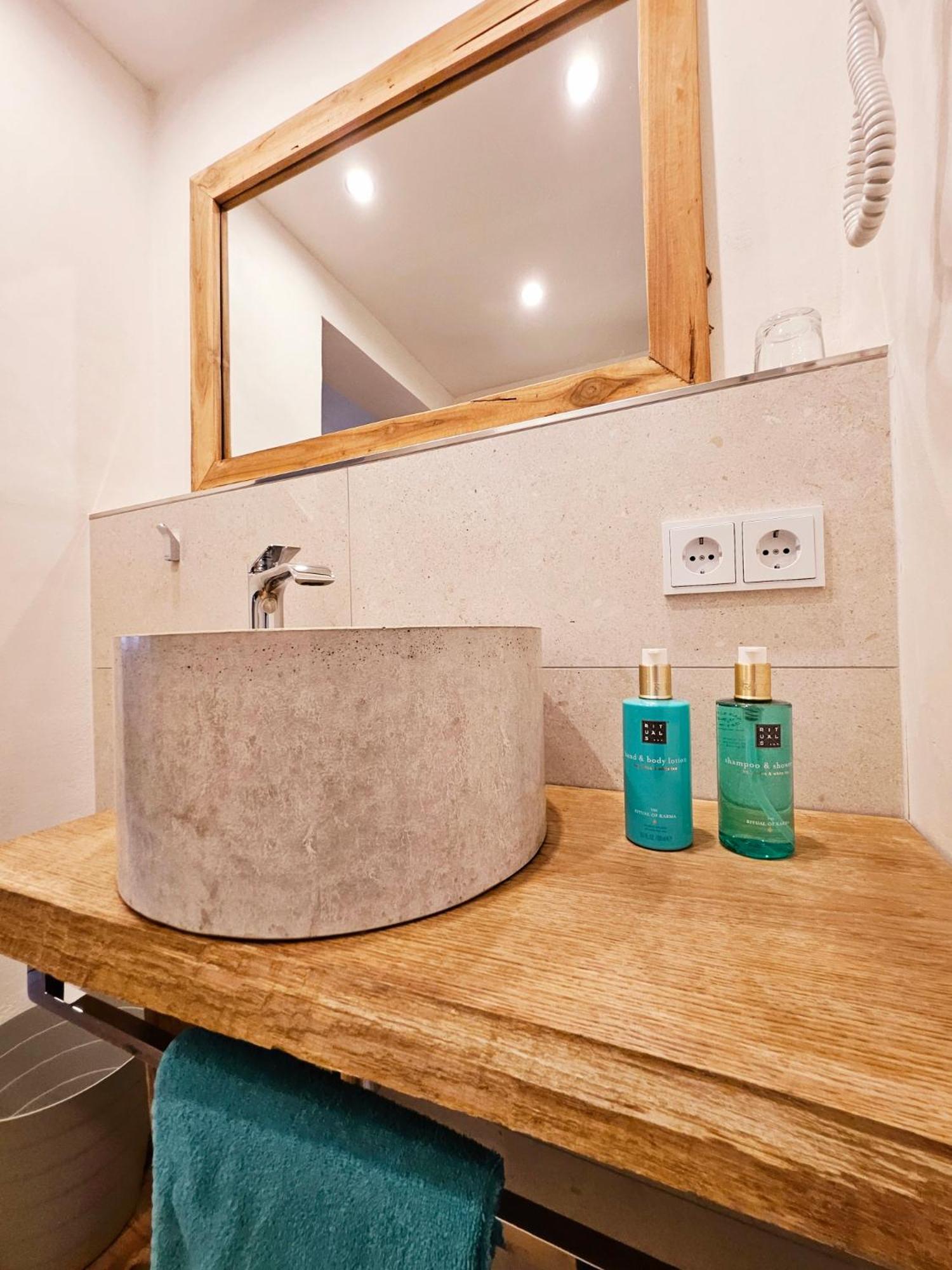 Standard Double Room - Photo 3