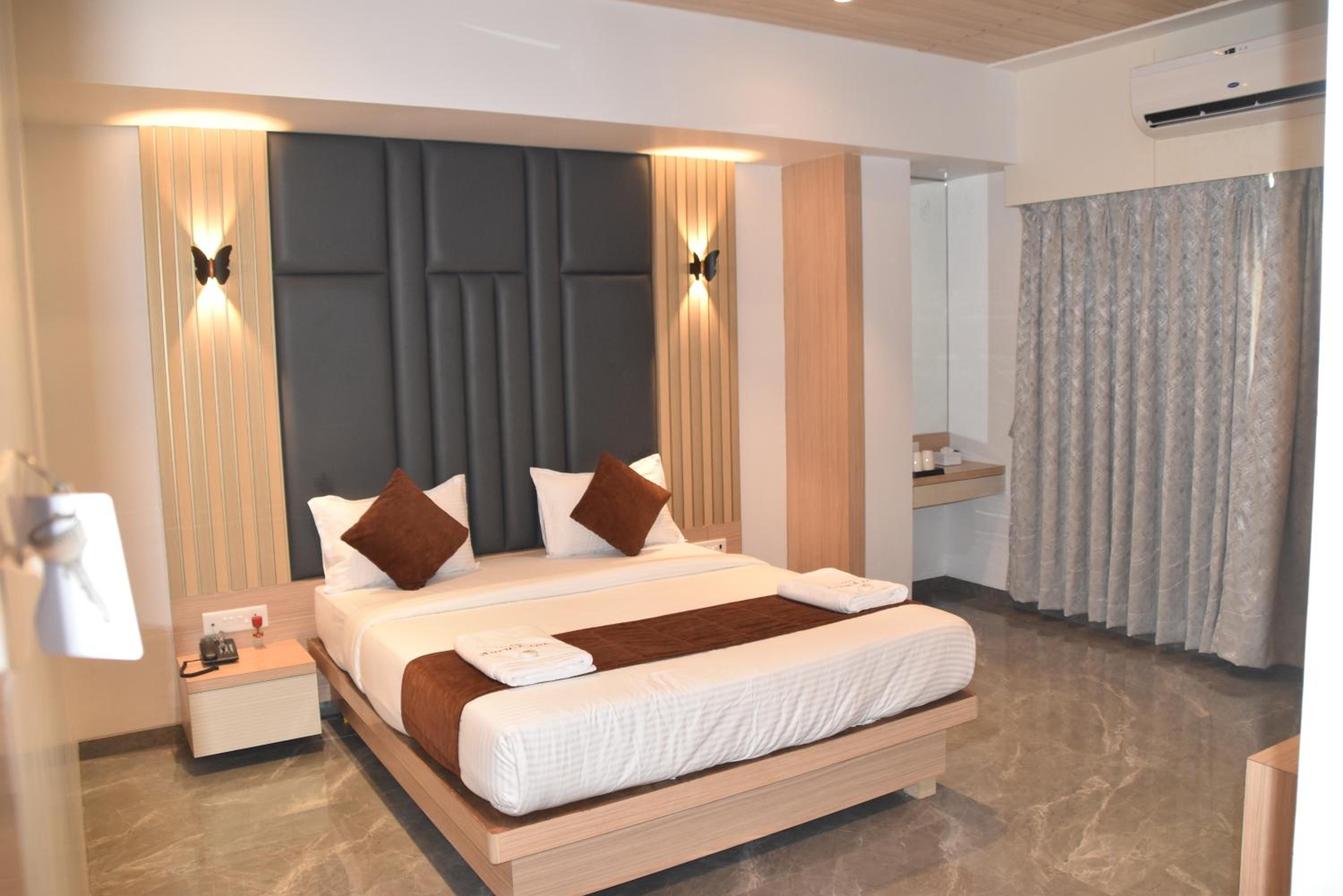 Deluxe King Room photo 1