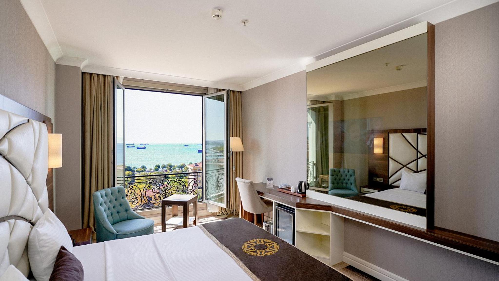 Deluxe Double Room with Balcony and Sea View photo 1
