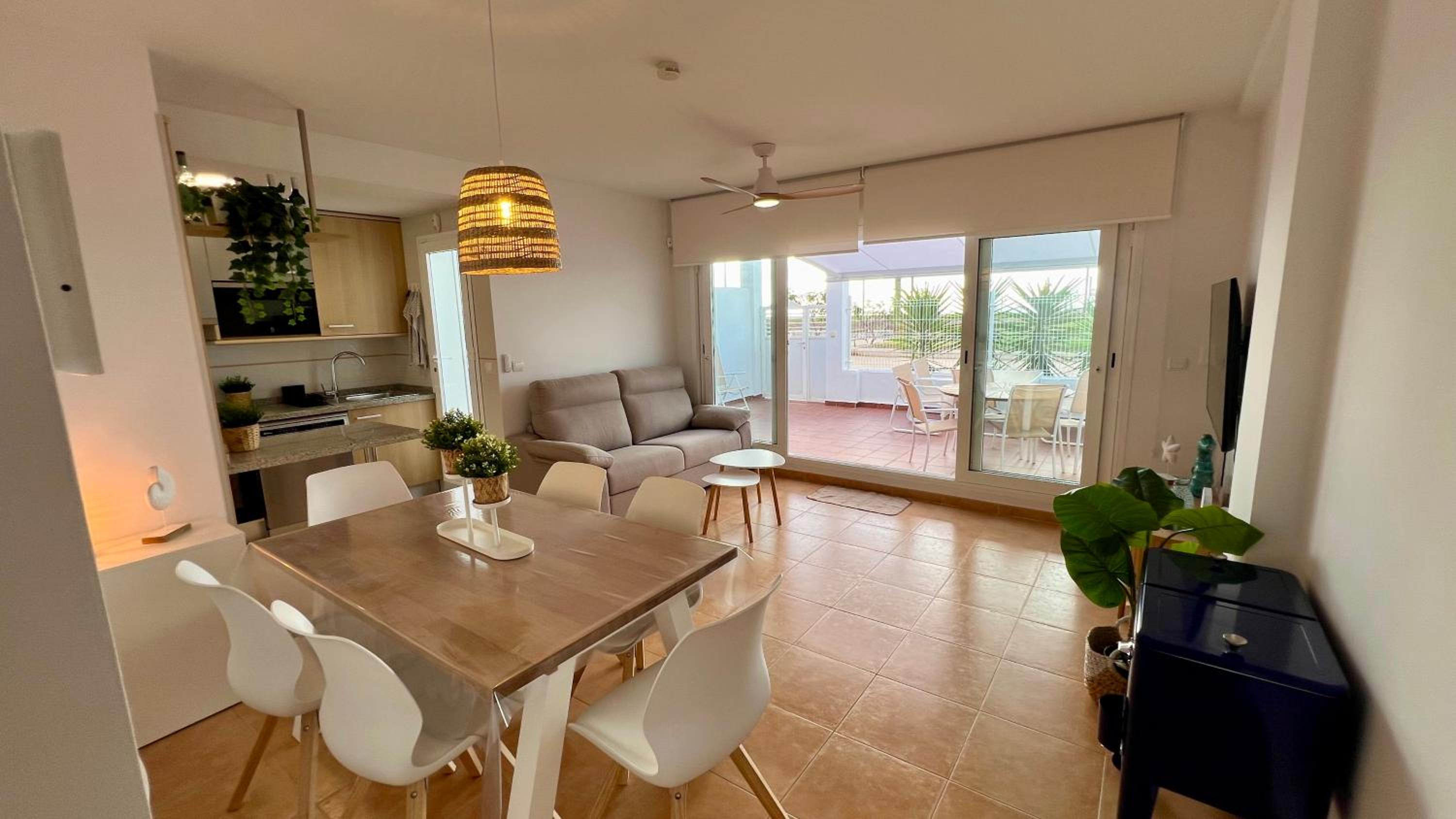 Apartamento de tres habitaciones con vista al mar