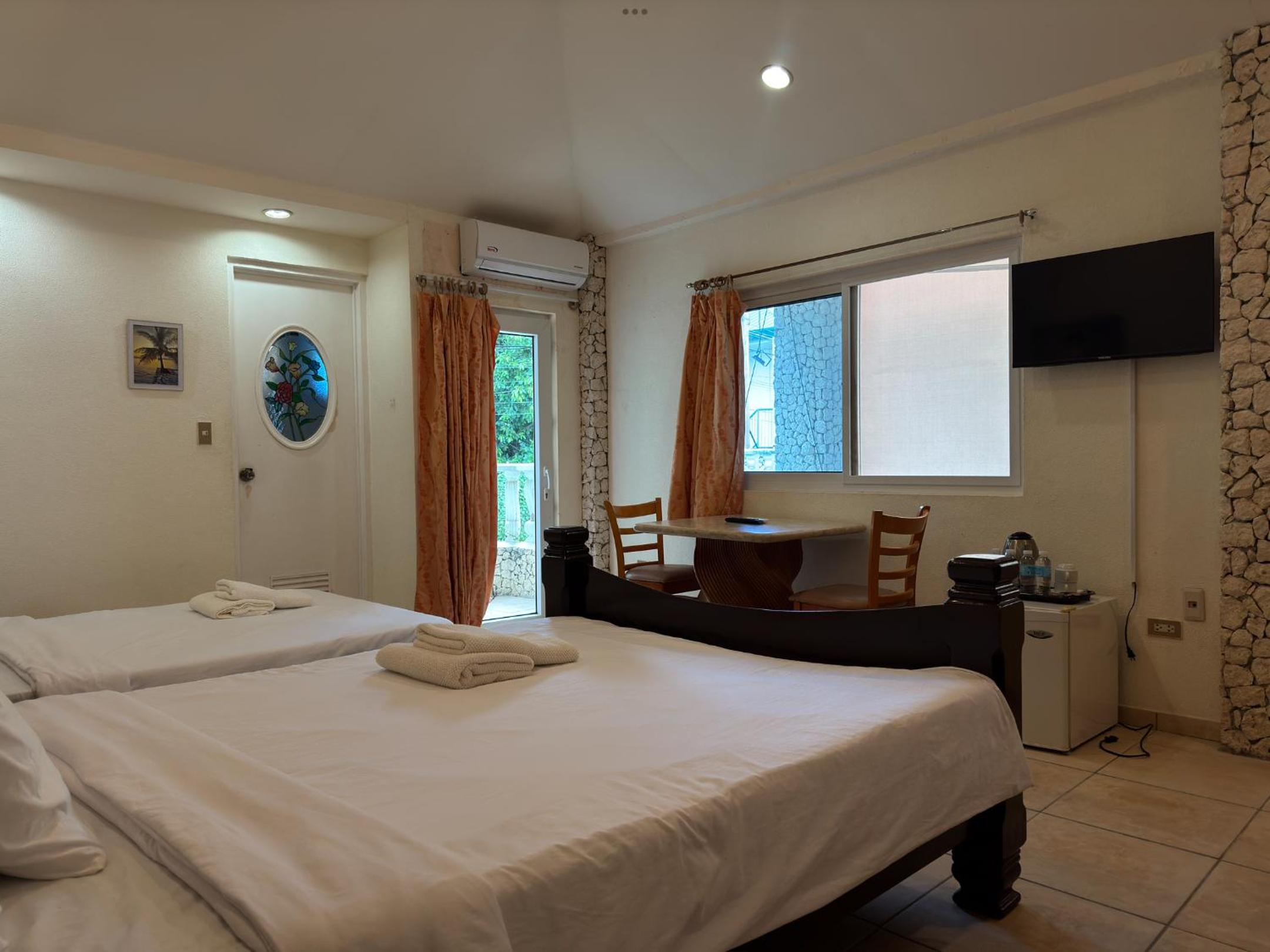 Quadruple Room with Balcony photo 3