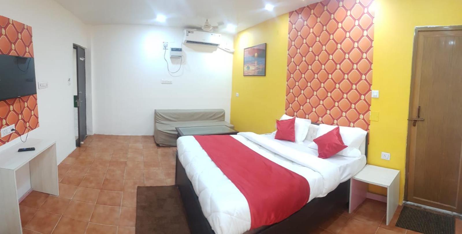 Deluxe Double Room (2 Adults + 1 Child)