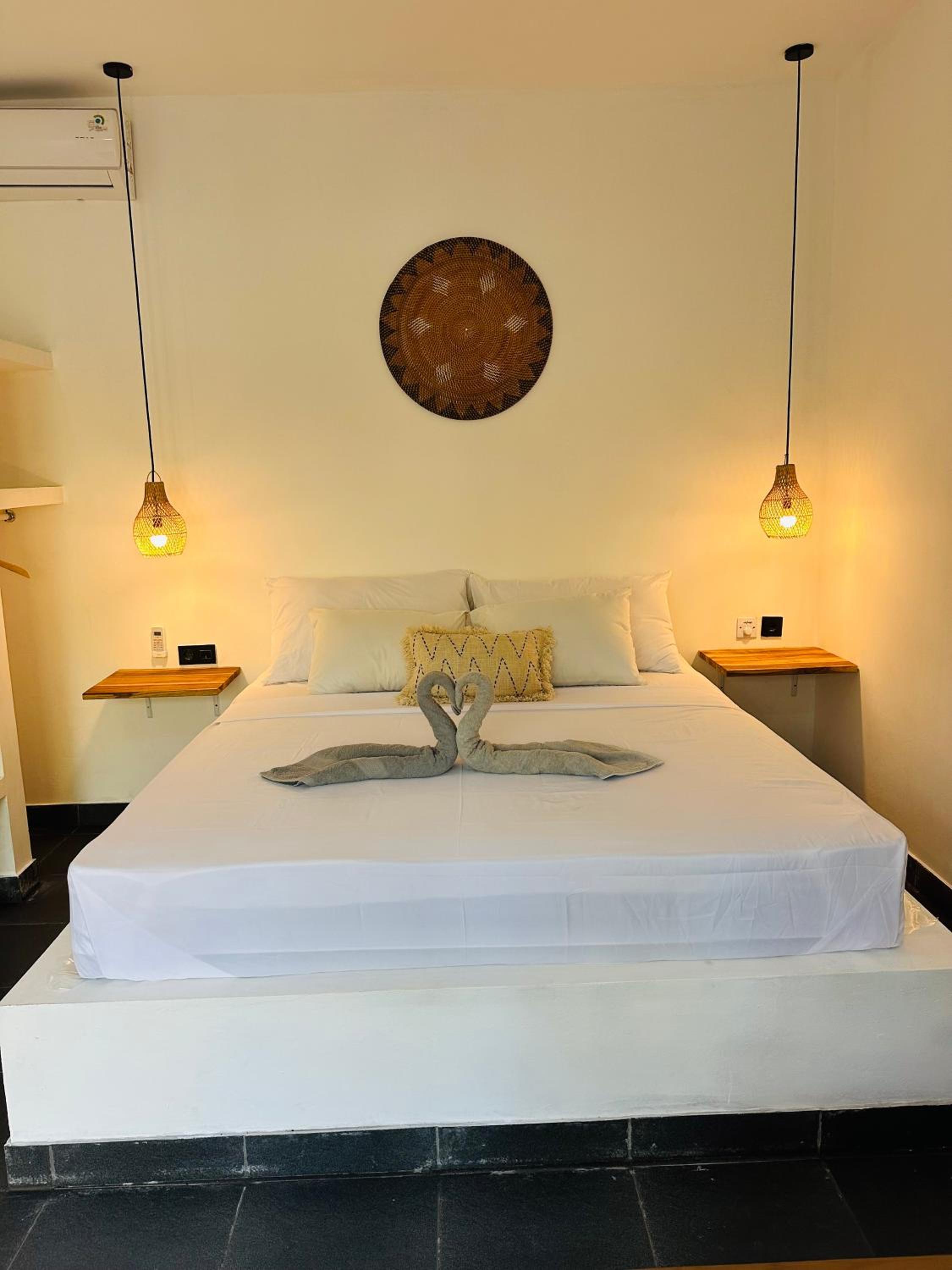 Deluxe Room - Photo 12