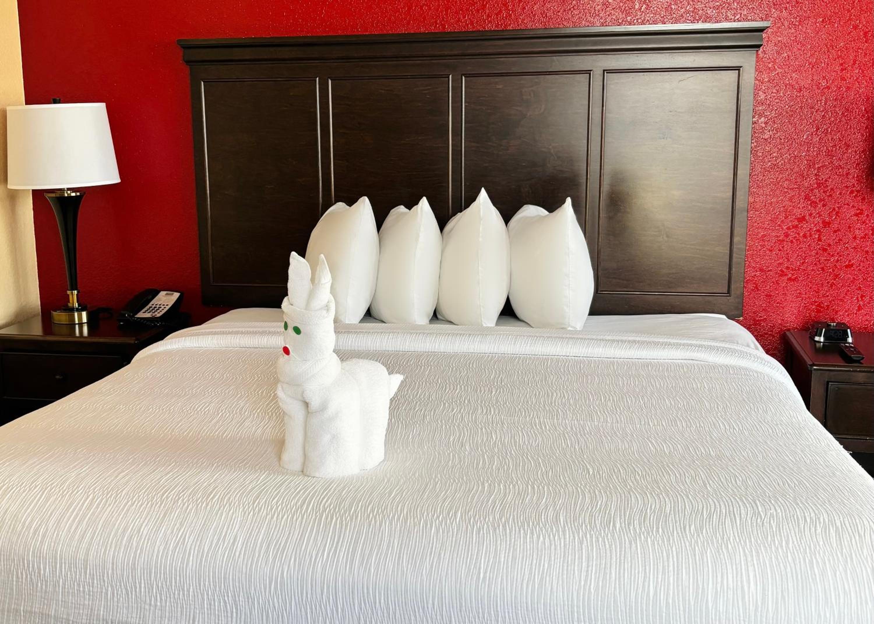 King Room with Partial Water View - Photo 4