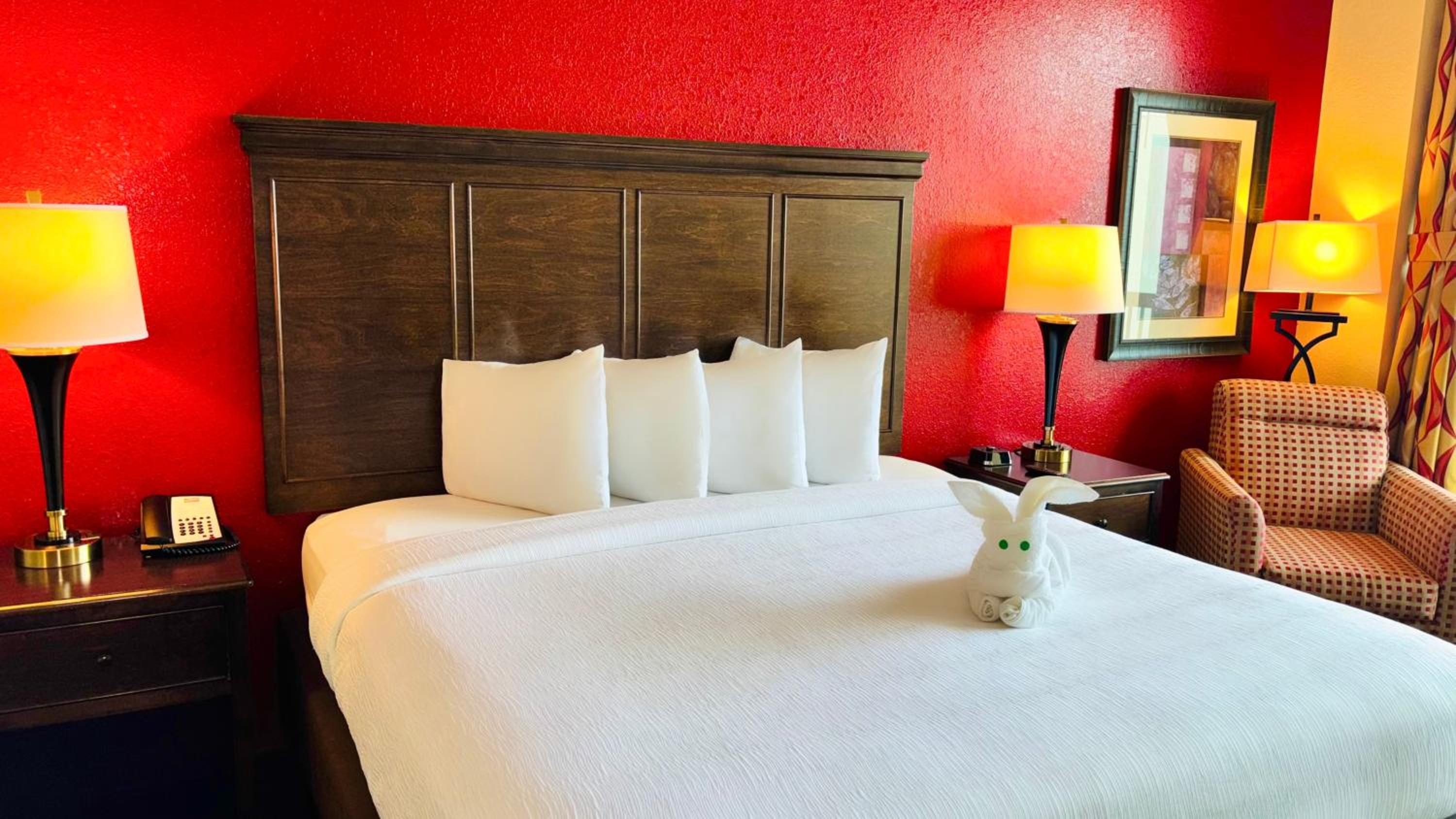 King Room with Balcony - Photo 3