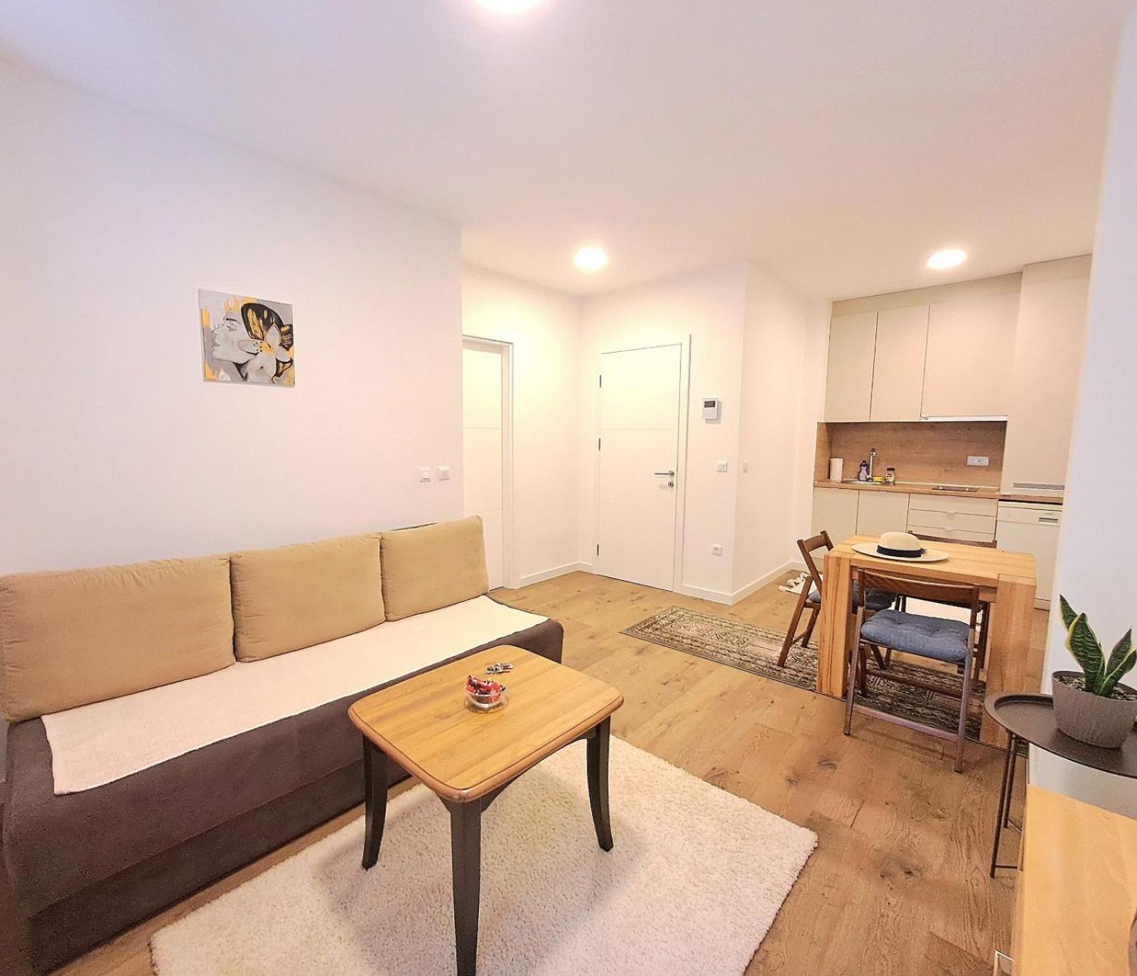 One-Bedroom Apartment photo 1