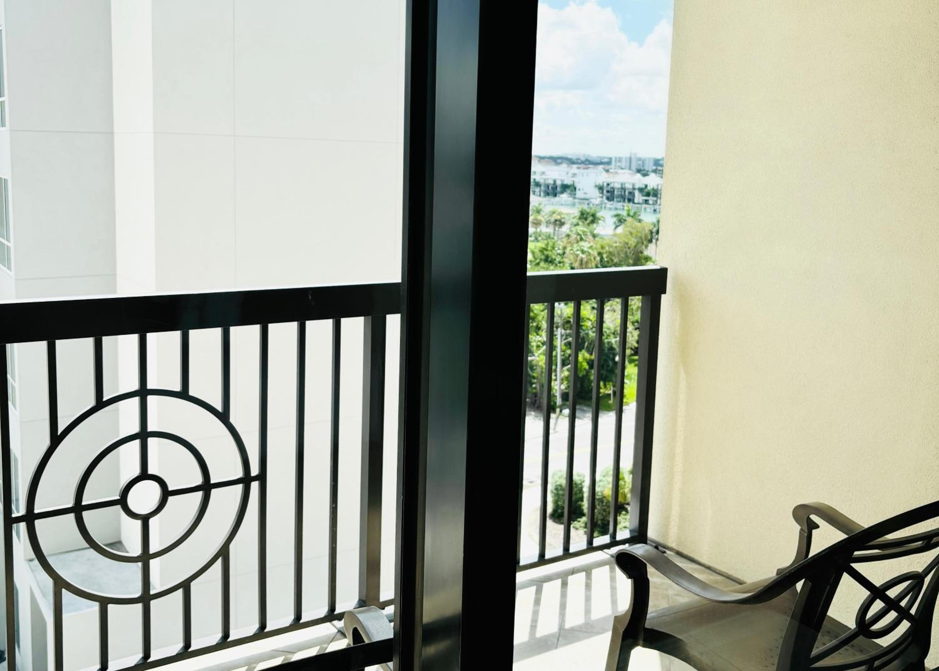 King Room with Balcony - Photo 2