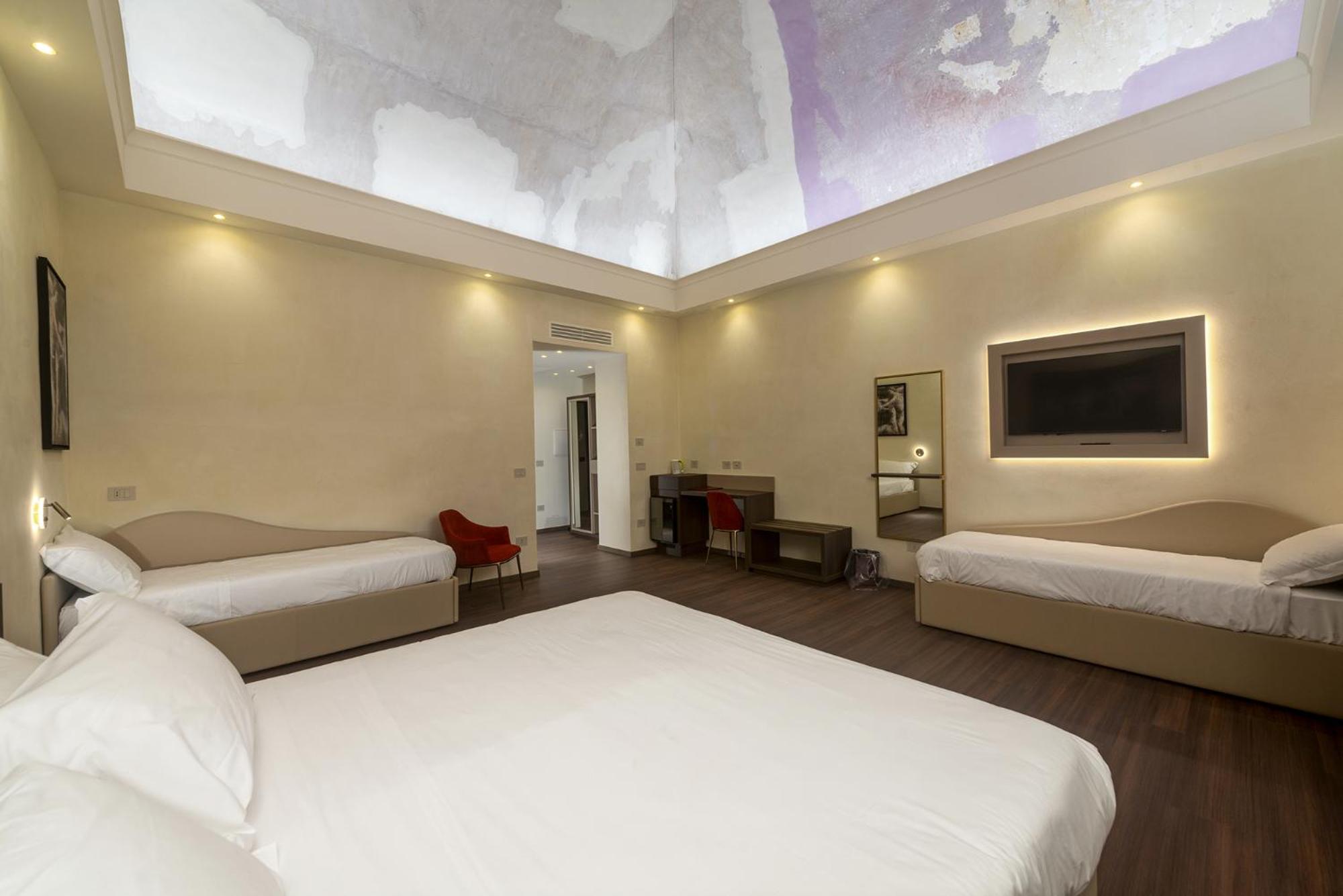 Junior Suite with Balcony - Photo 1