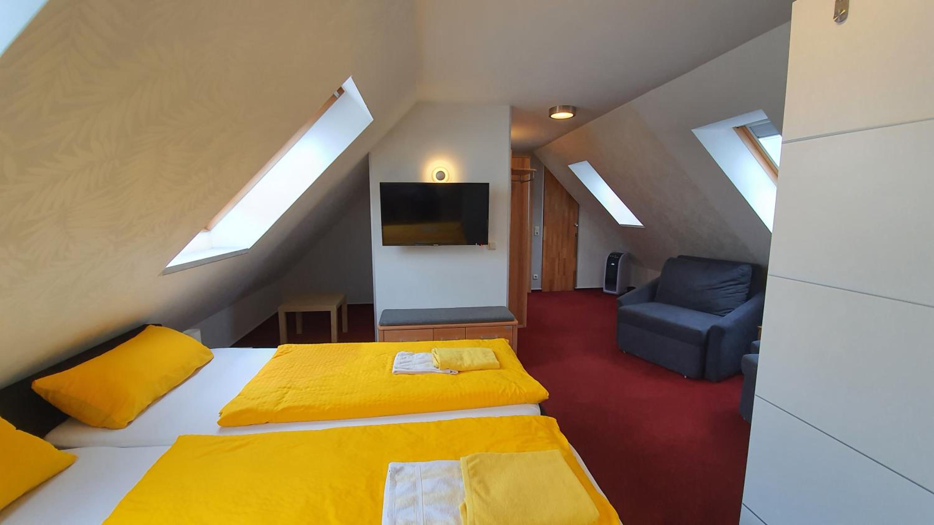 Quadruple Room - Photo 5