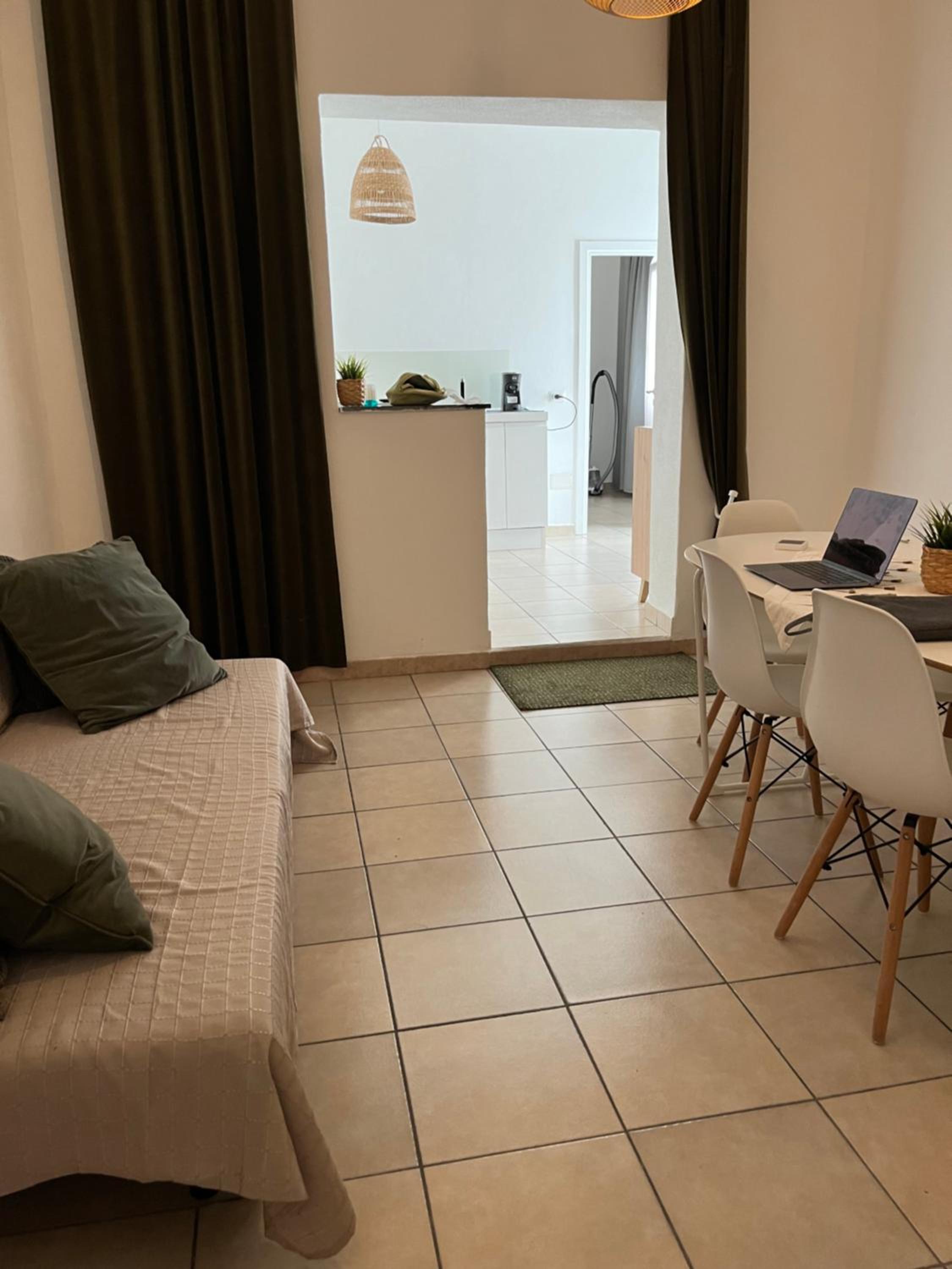 One-Bedroom Apartment photo 1