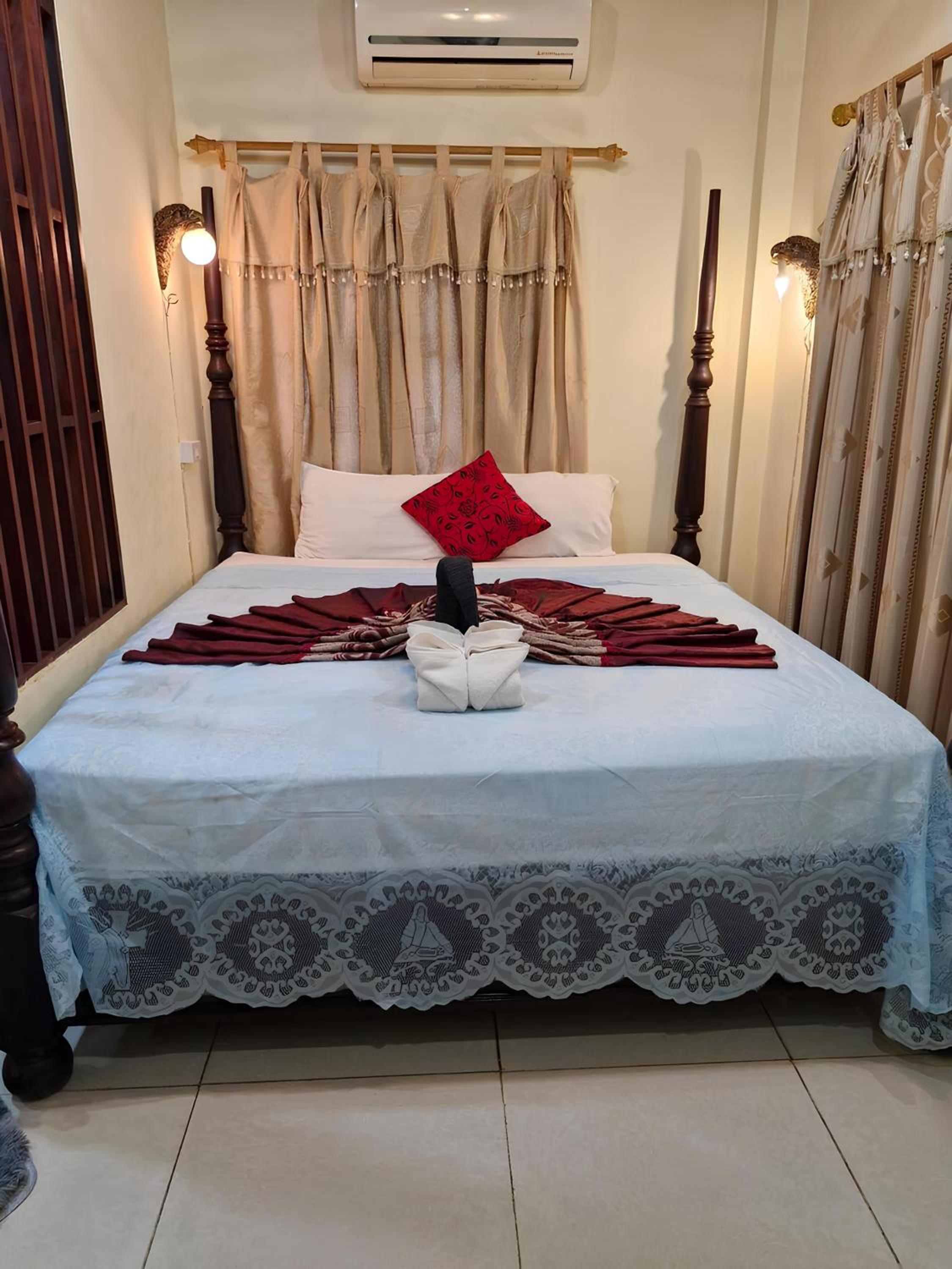 Deluxe King Room - Photo 3