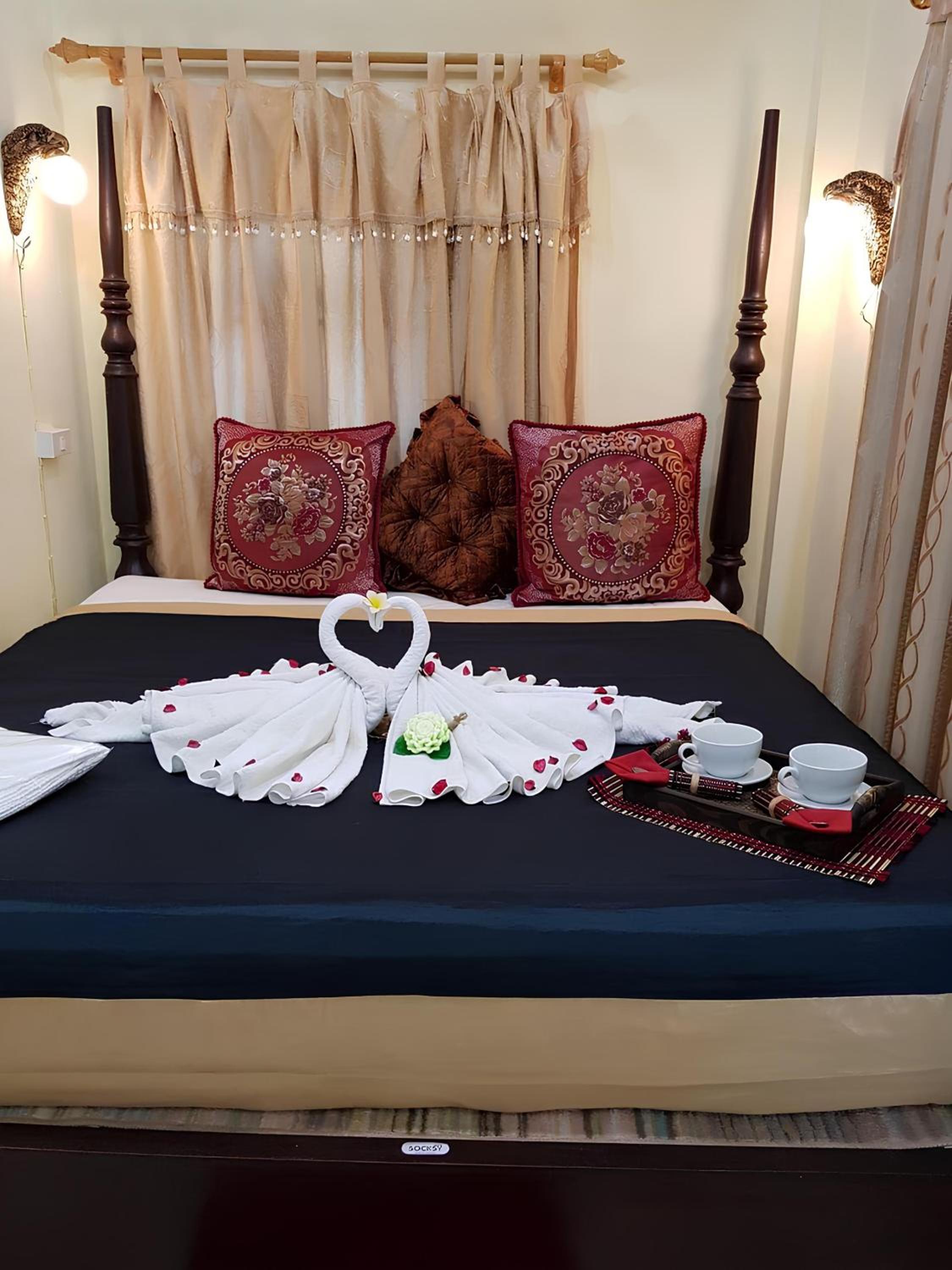 Deluxe King Room - Photo 1