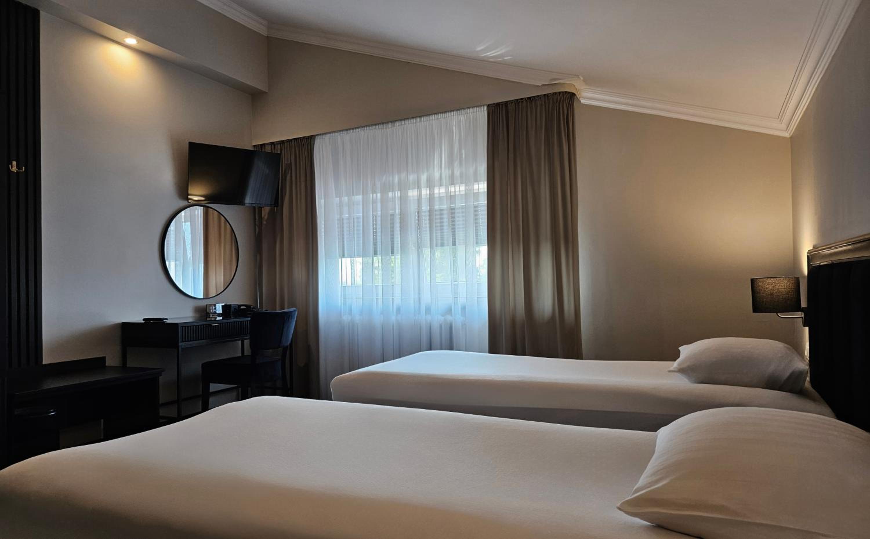 Twin Room - Photo 6