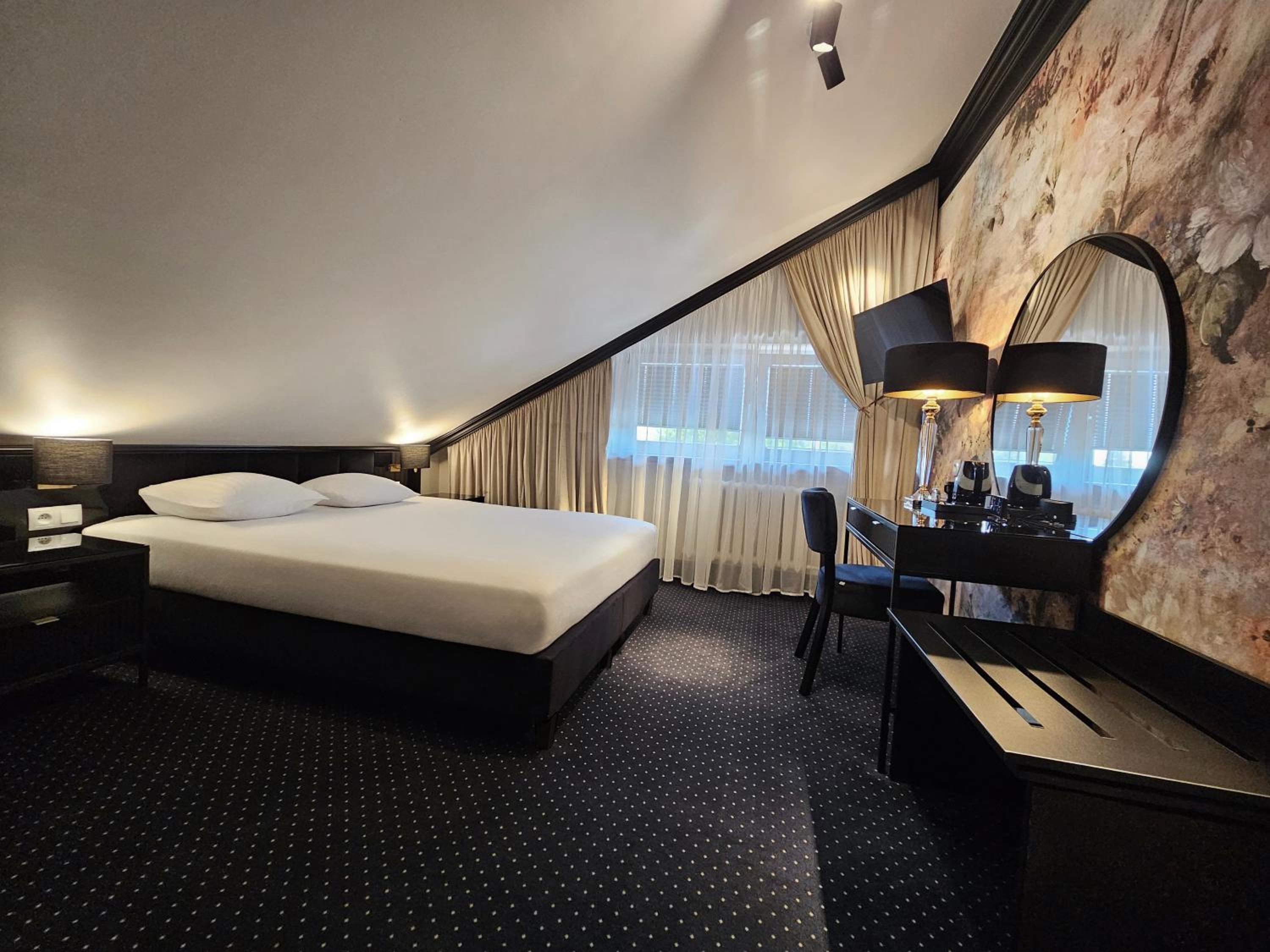 Small Double Room - Photo 10