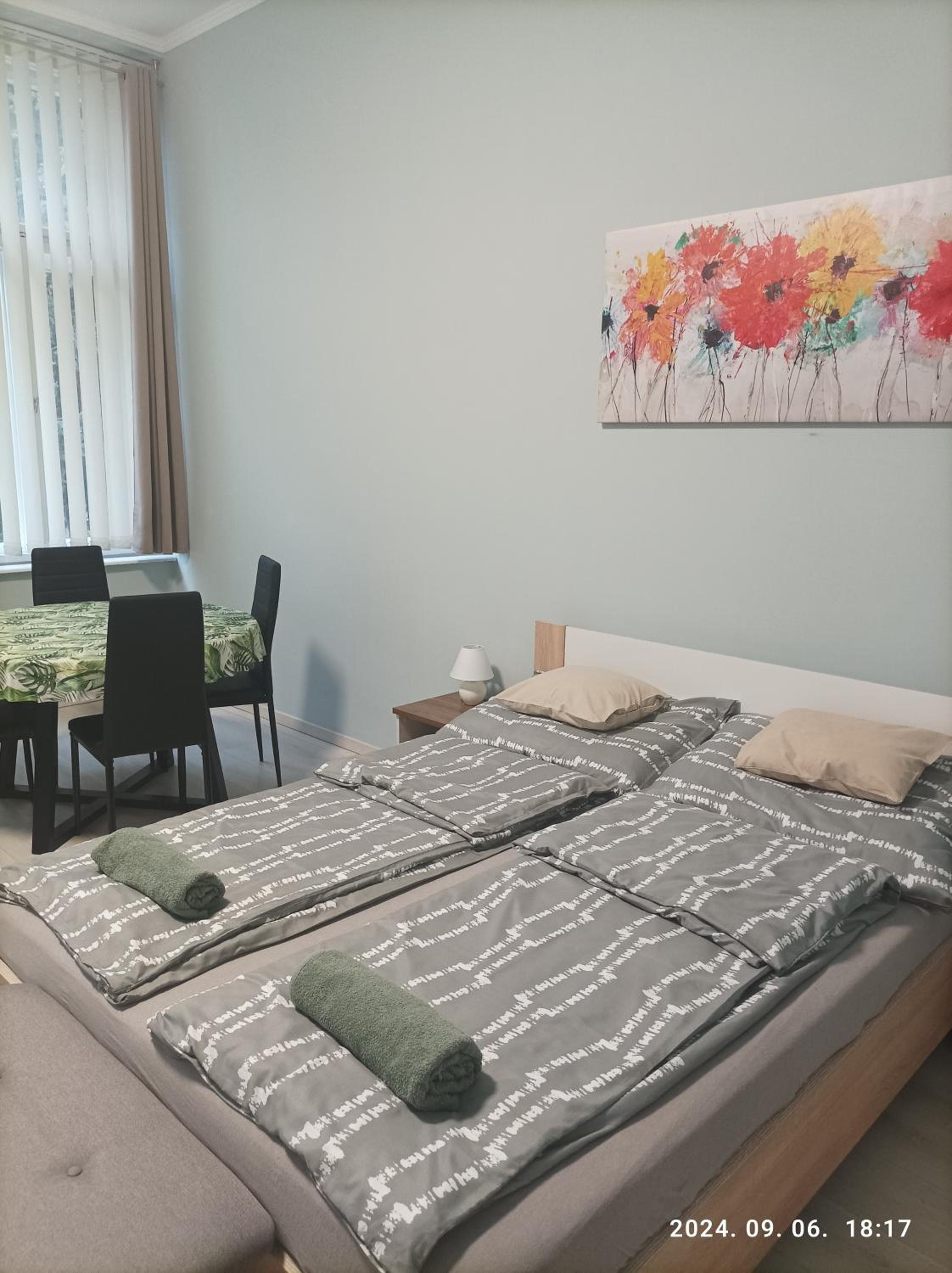One-Bedroom Apartment photo 1