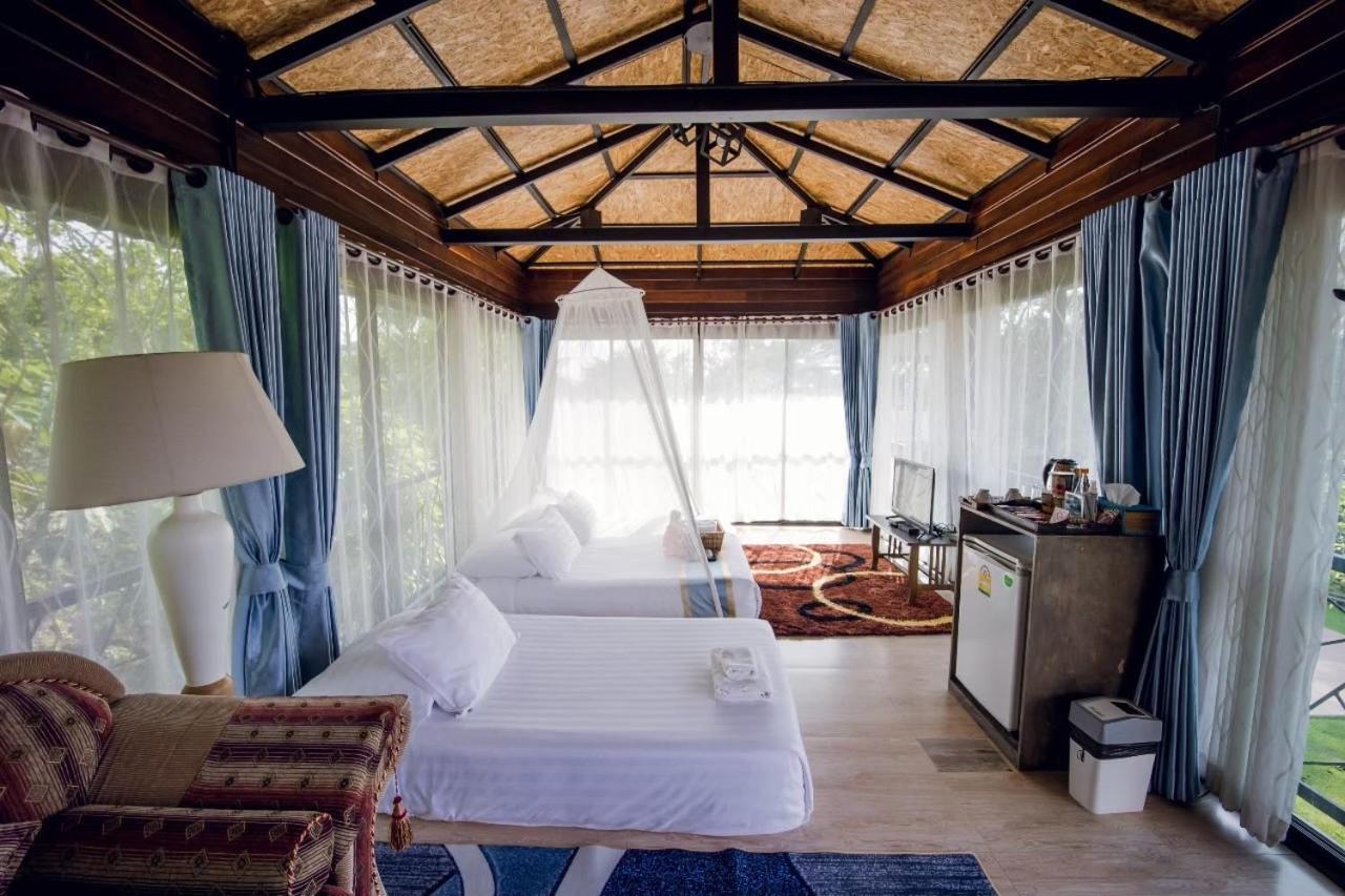 Standard Twin Room with Sofa