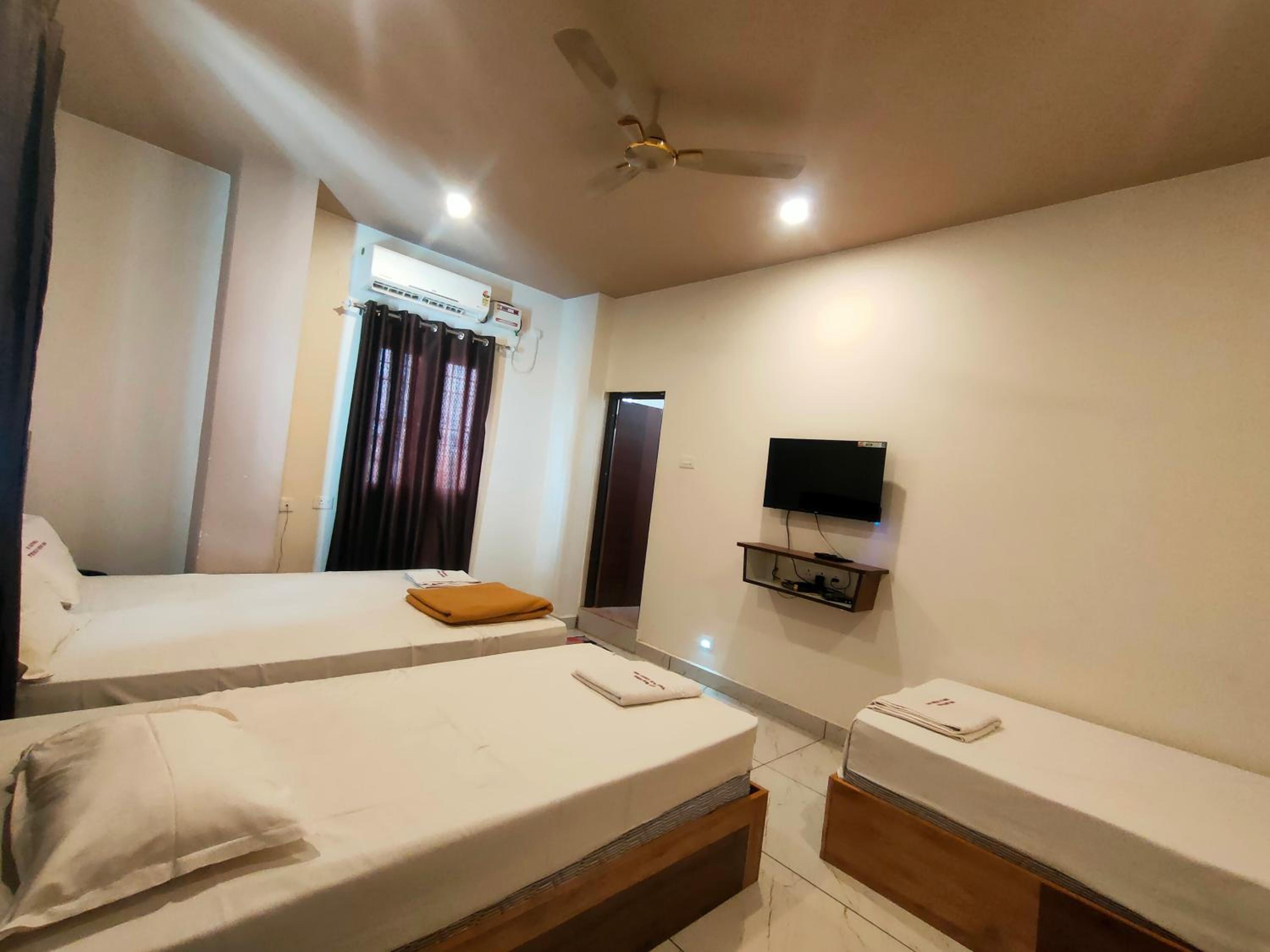 Classic Quadruple Room - Photo 10