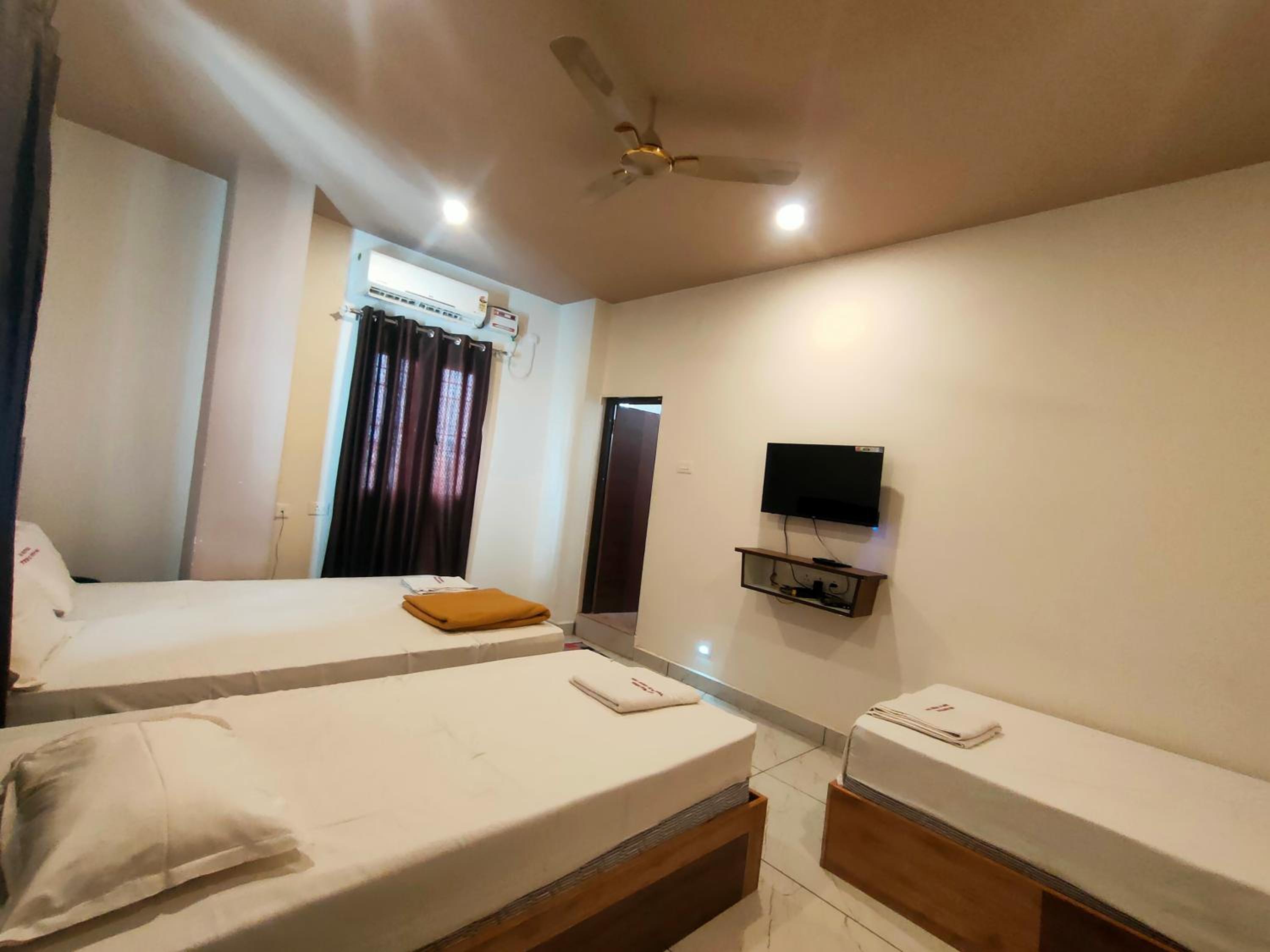 Classic Quadruple Room - Photo 9