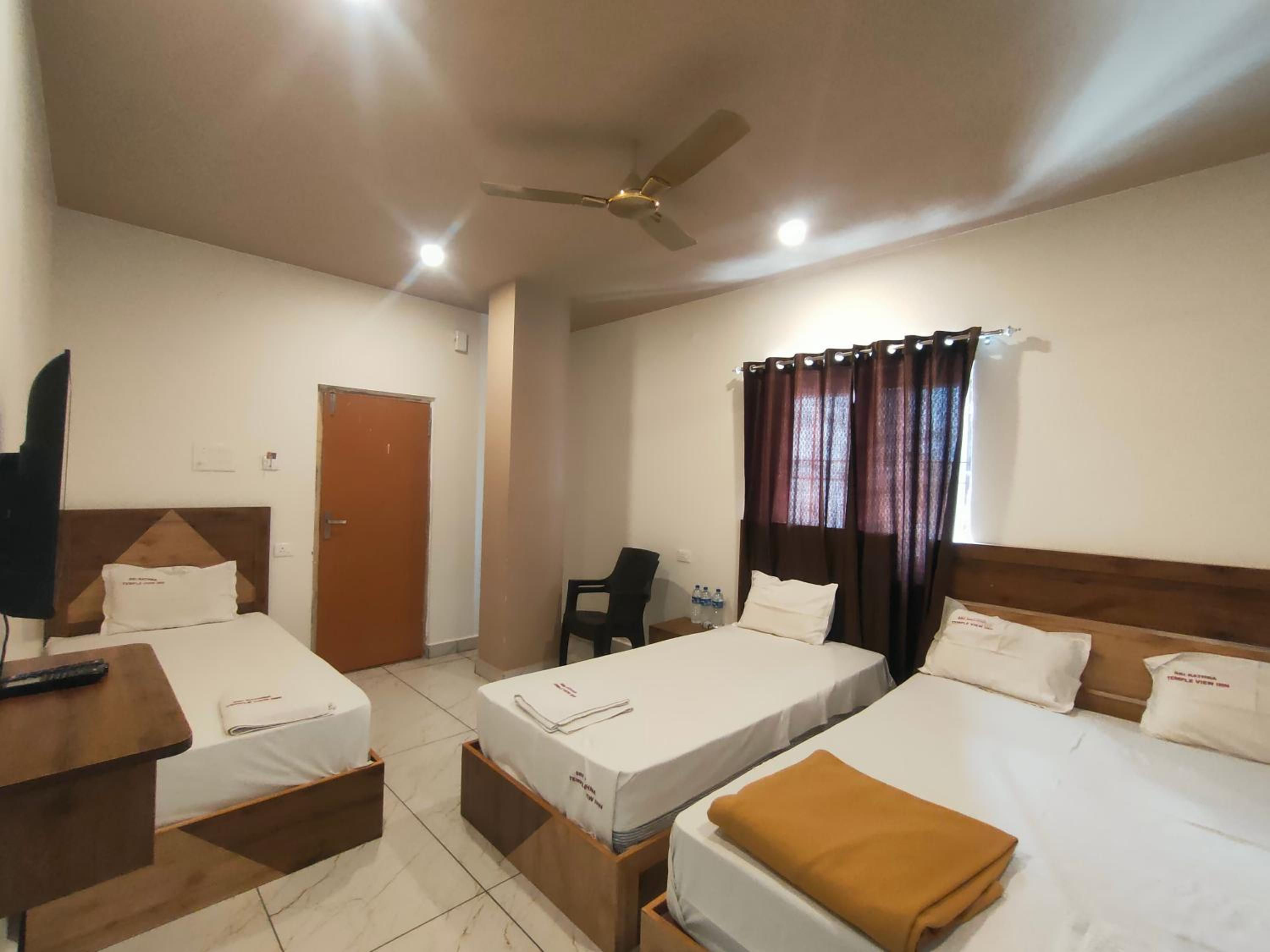 Classic Quadruple Room - Photo 11