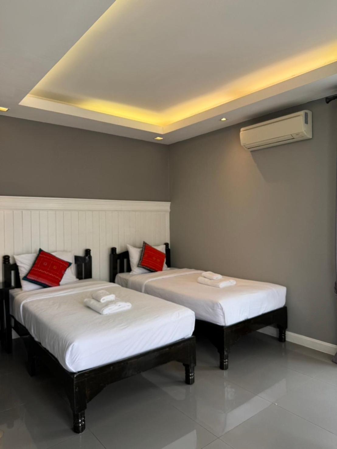 Superior Twin Room with City View - Photo 1
