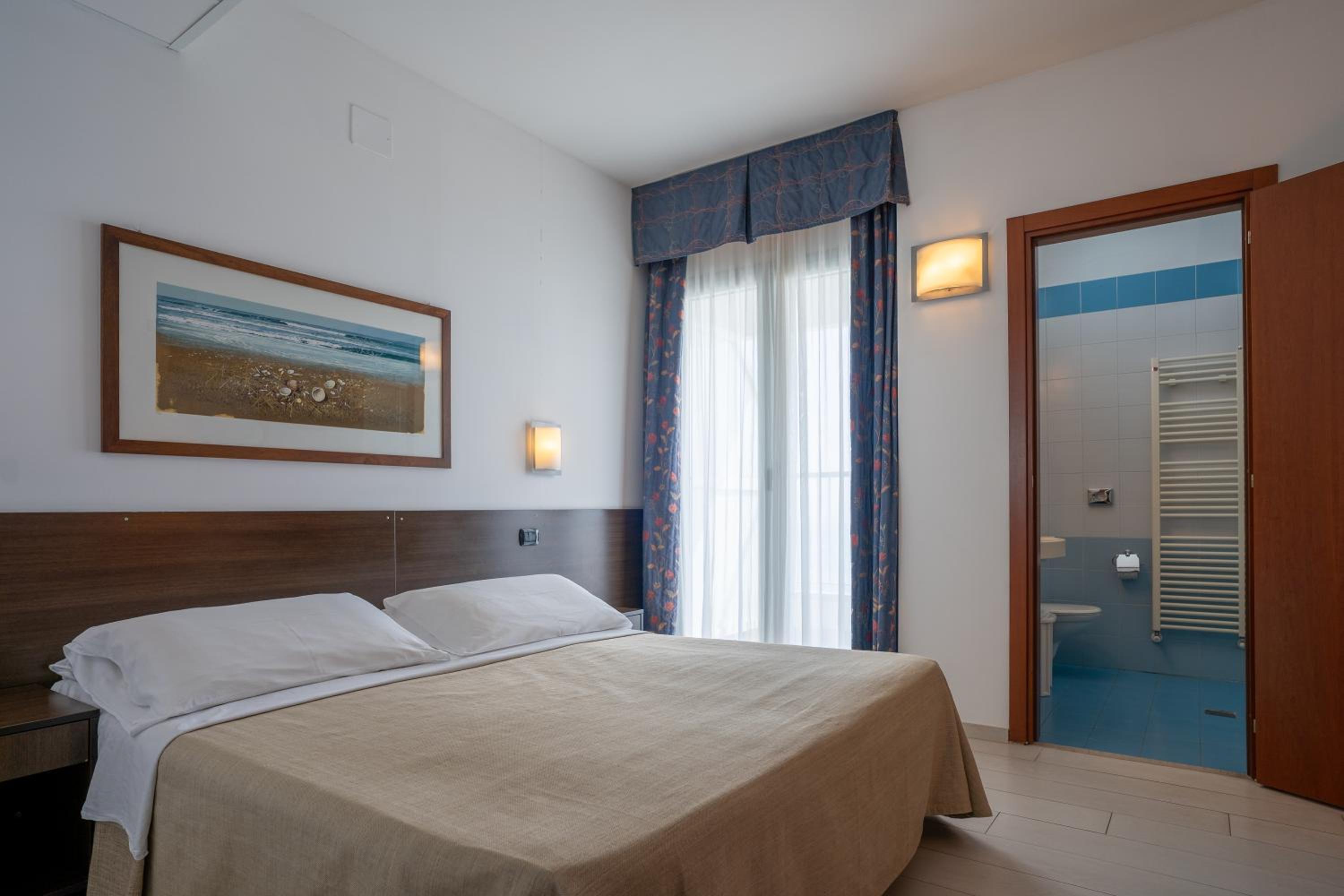 Double or Twin Room with Mountain View