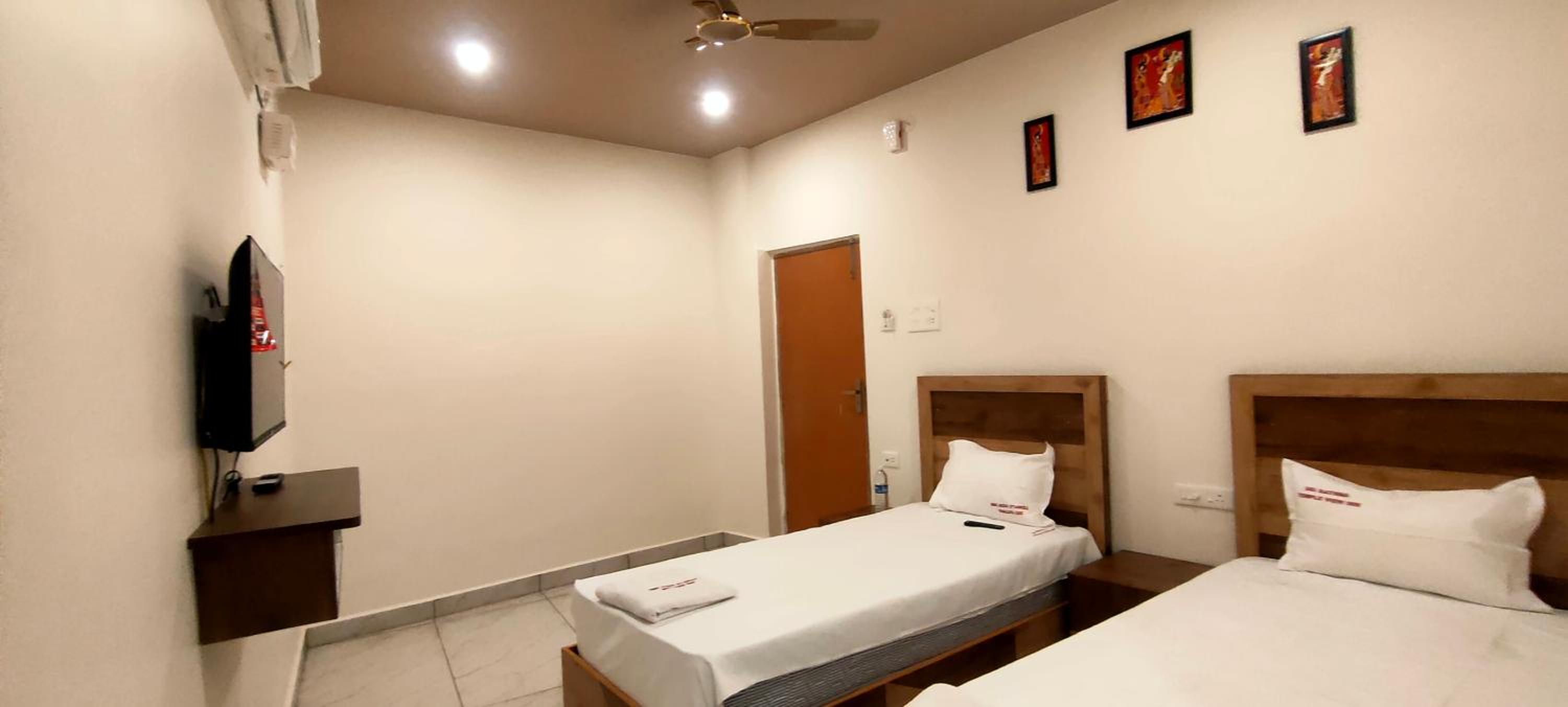 Deluxe Twin Room - Photo 18
