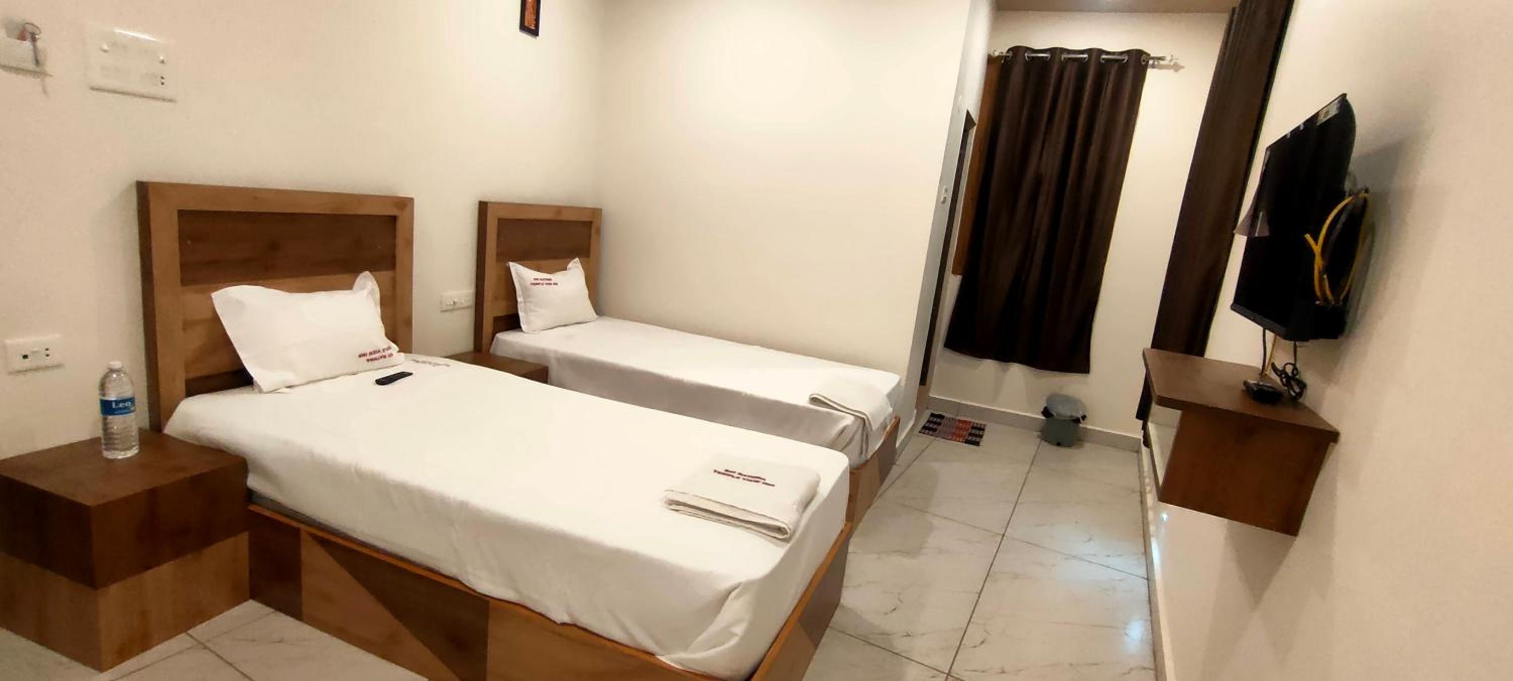 Deluxe Twin Room - Photo 12