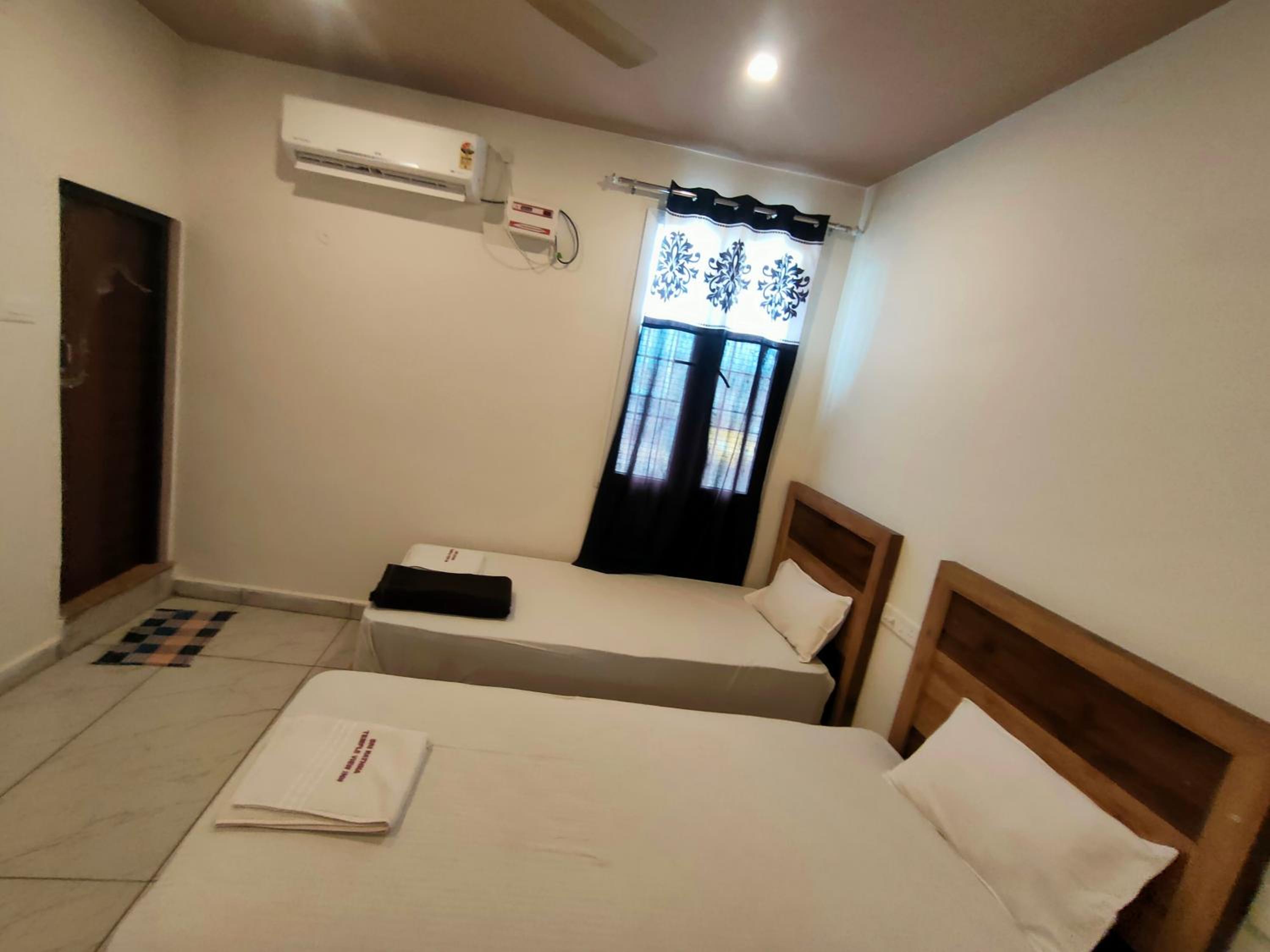 Deluxe Twin Room - Photo 8