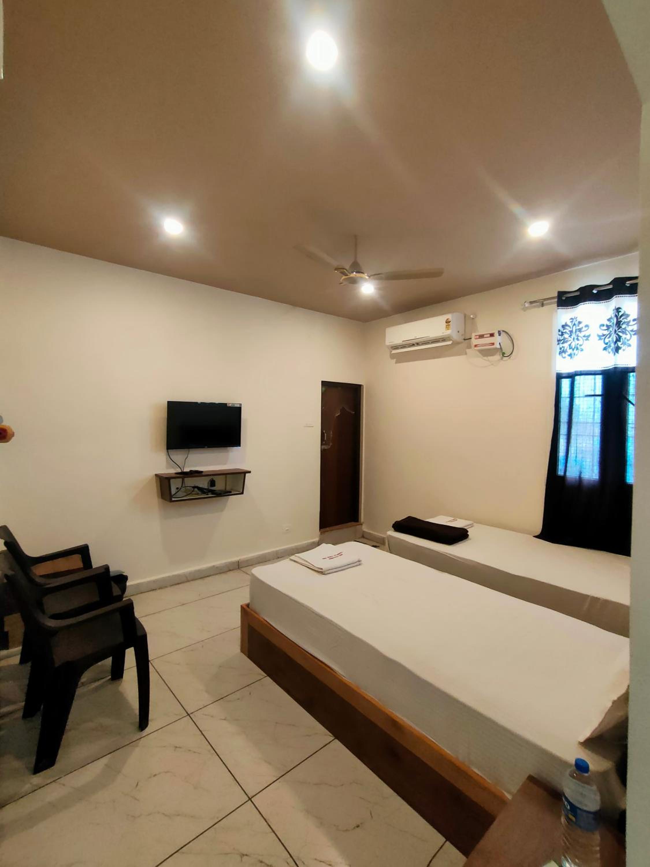 Deluxe Twin Room - Photo 3