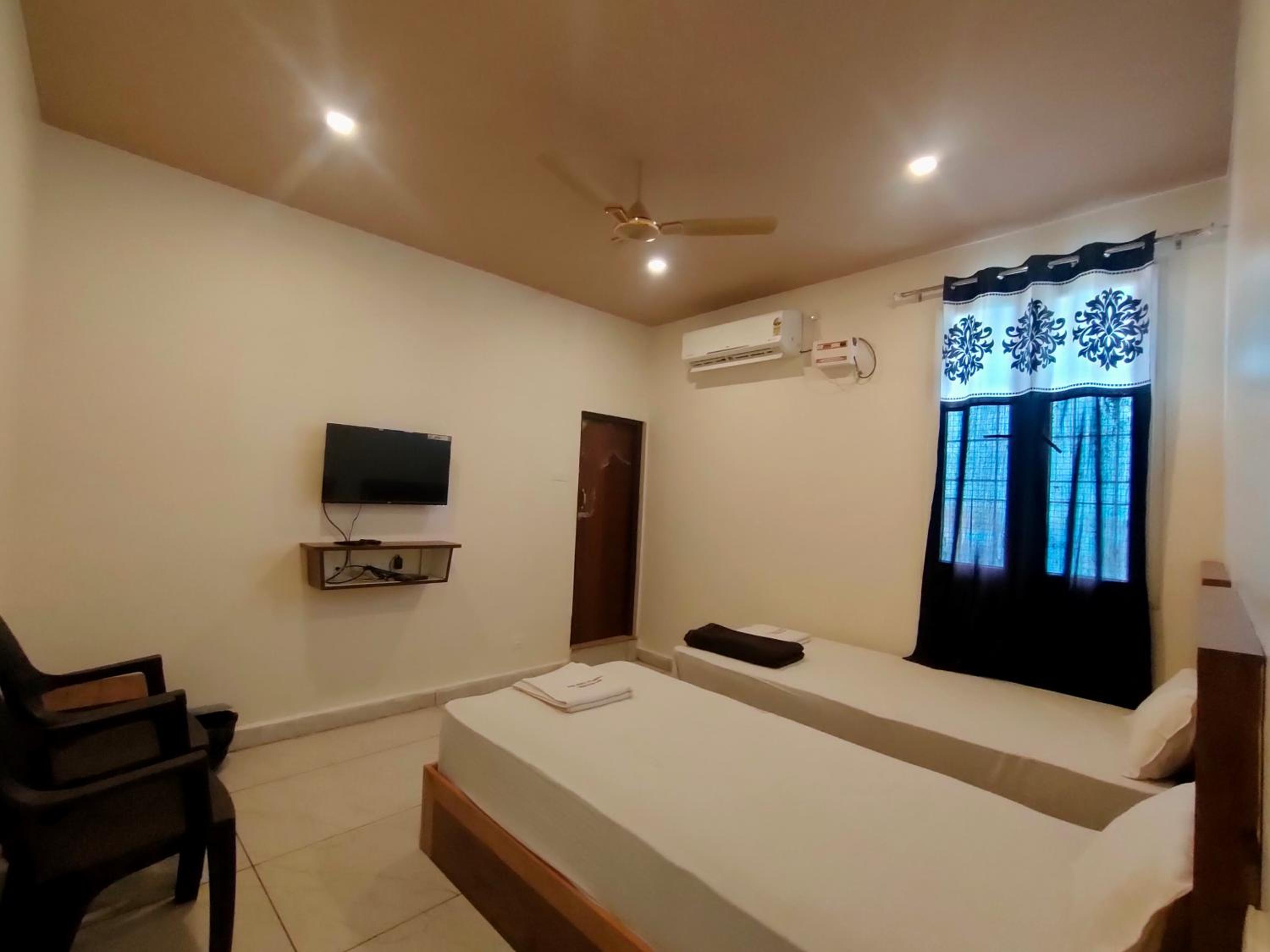 Deluxe Twin Room - Photo 2
