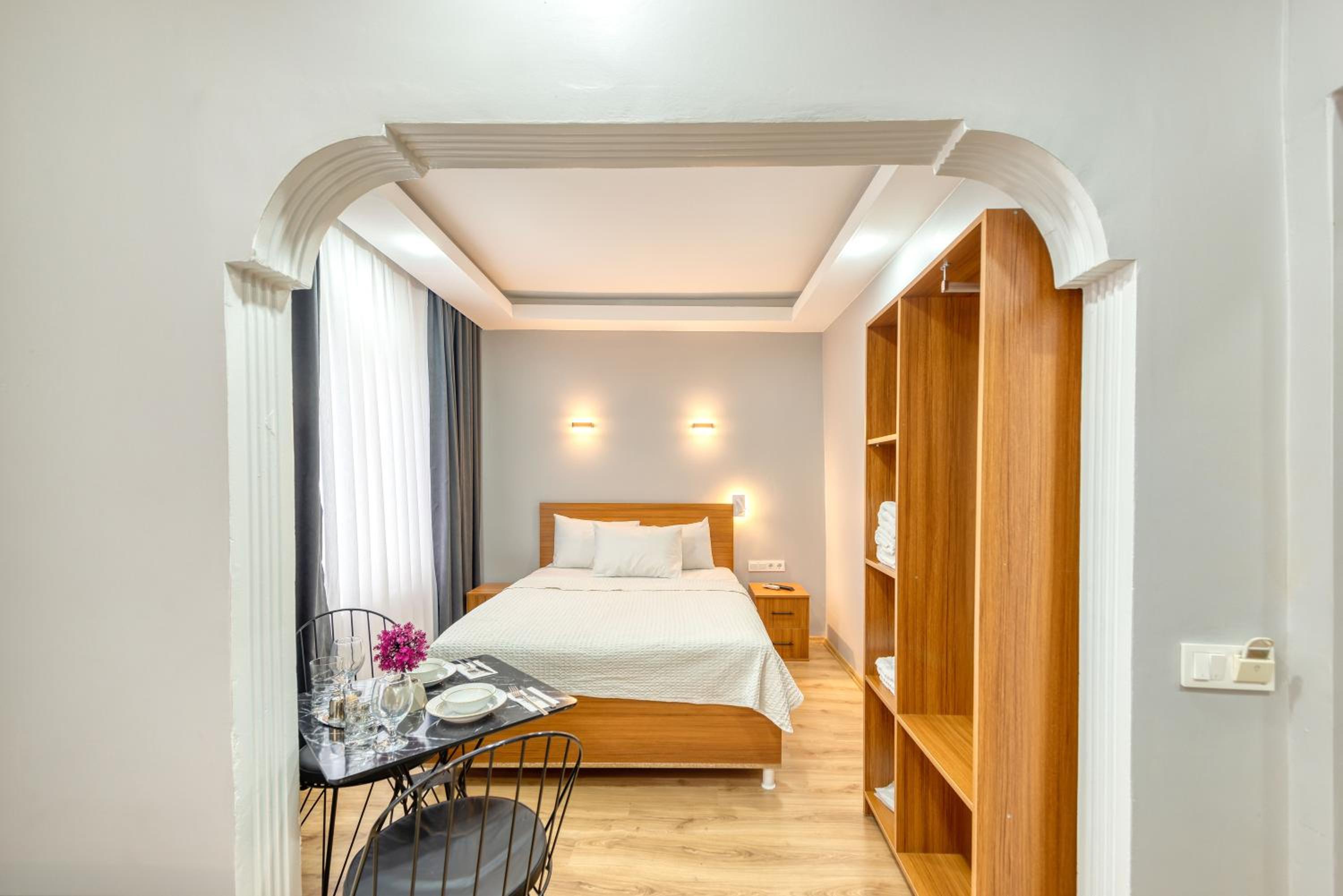 One-Bedroom Apartment with City View photo 1