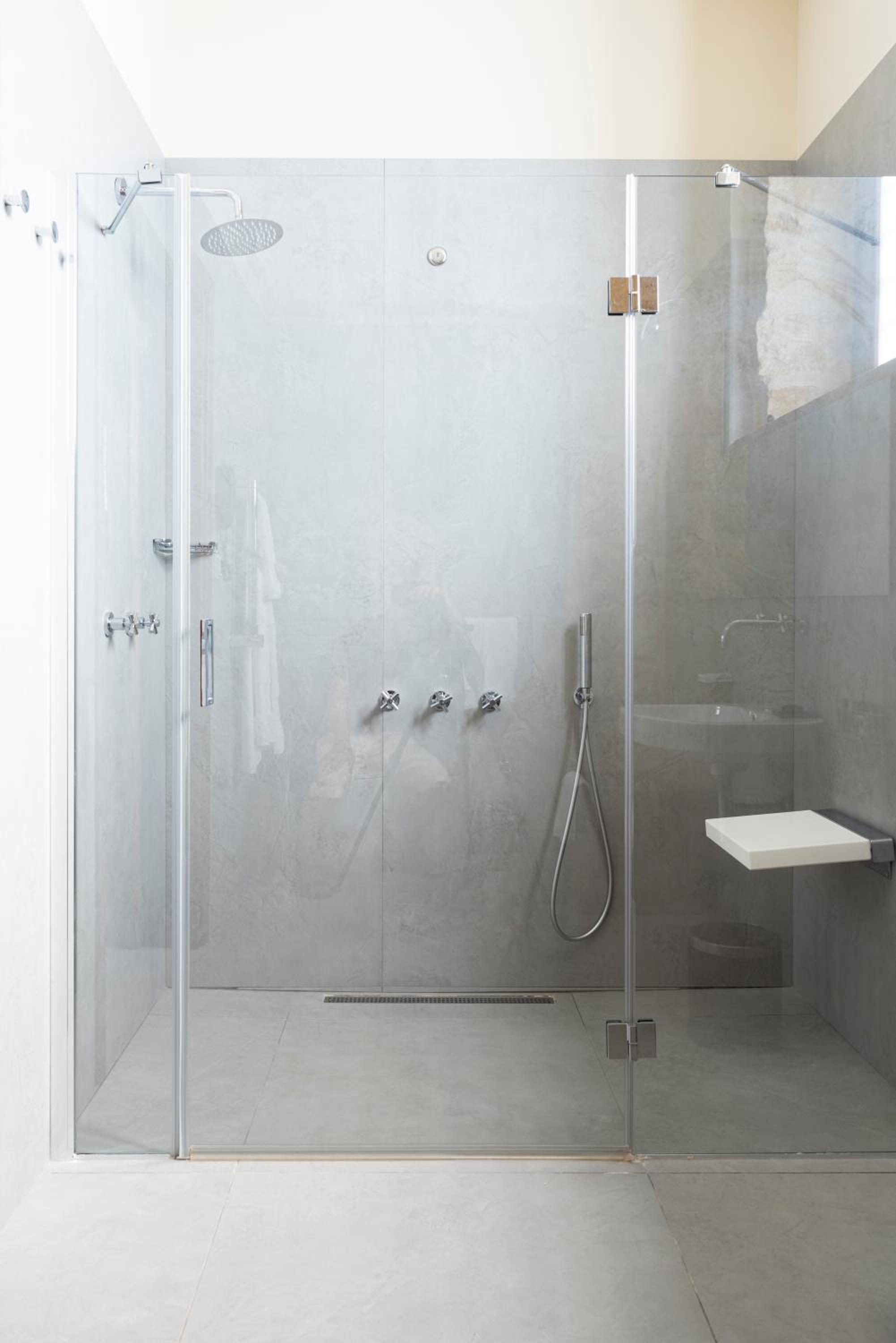 Suite - Photo 14