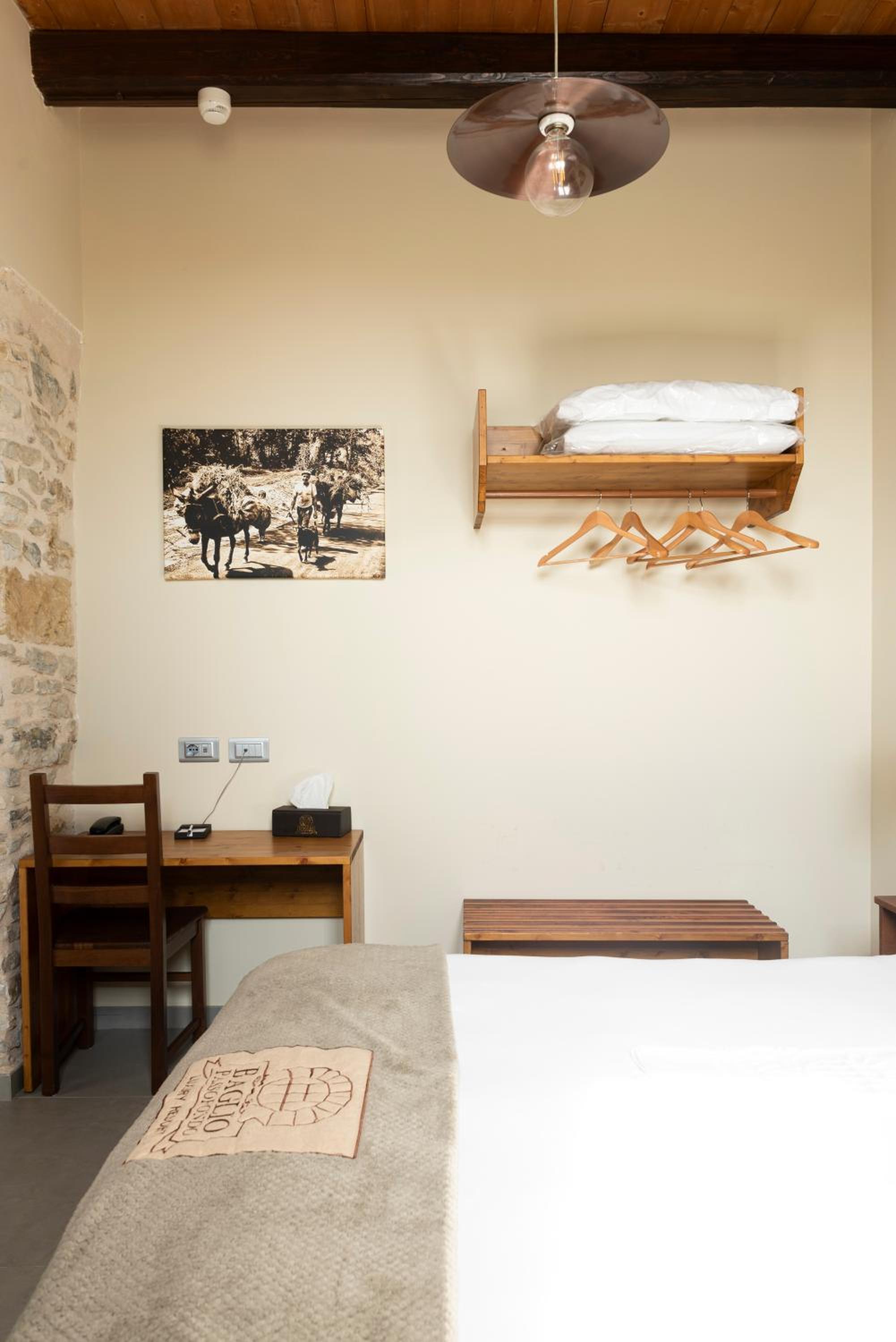 Suite - Photo 15