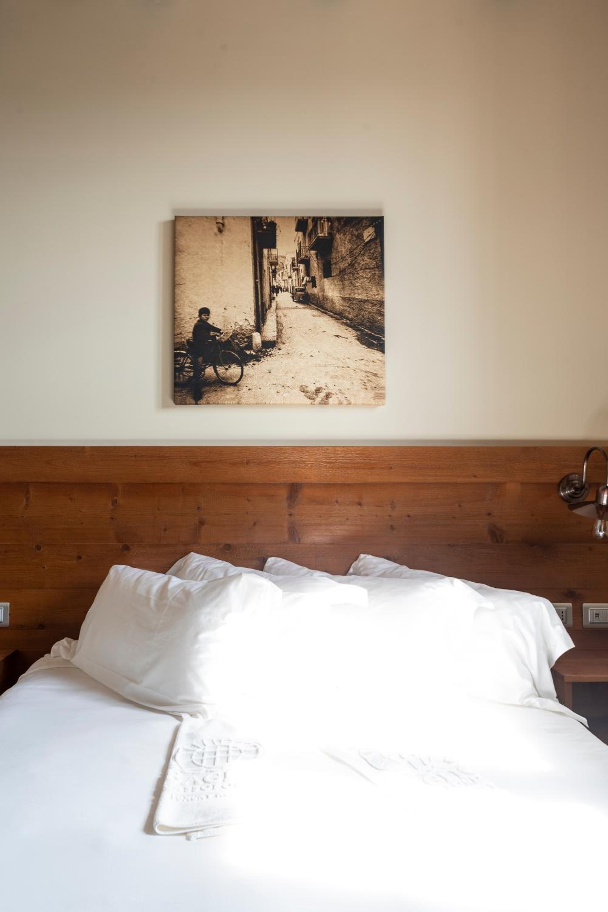 Suite - Photo 16