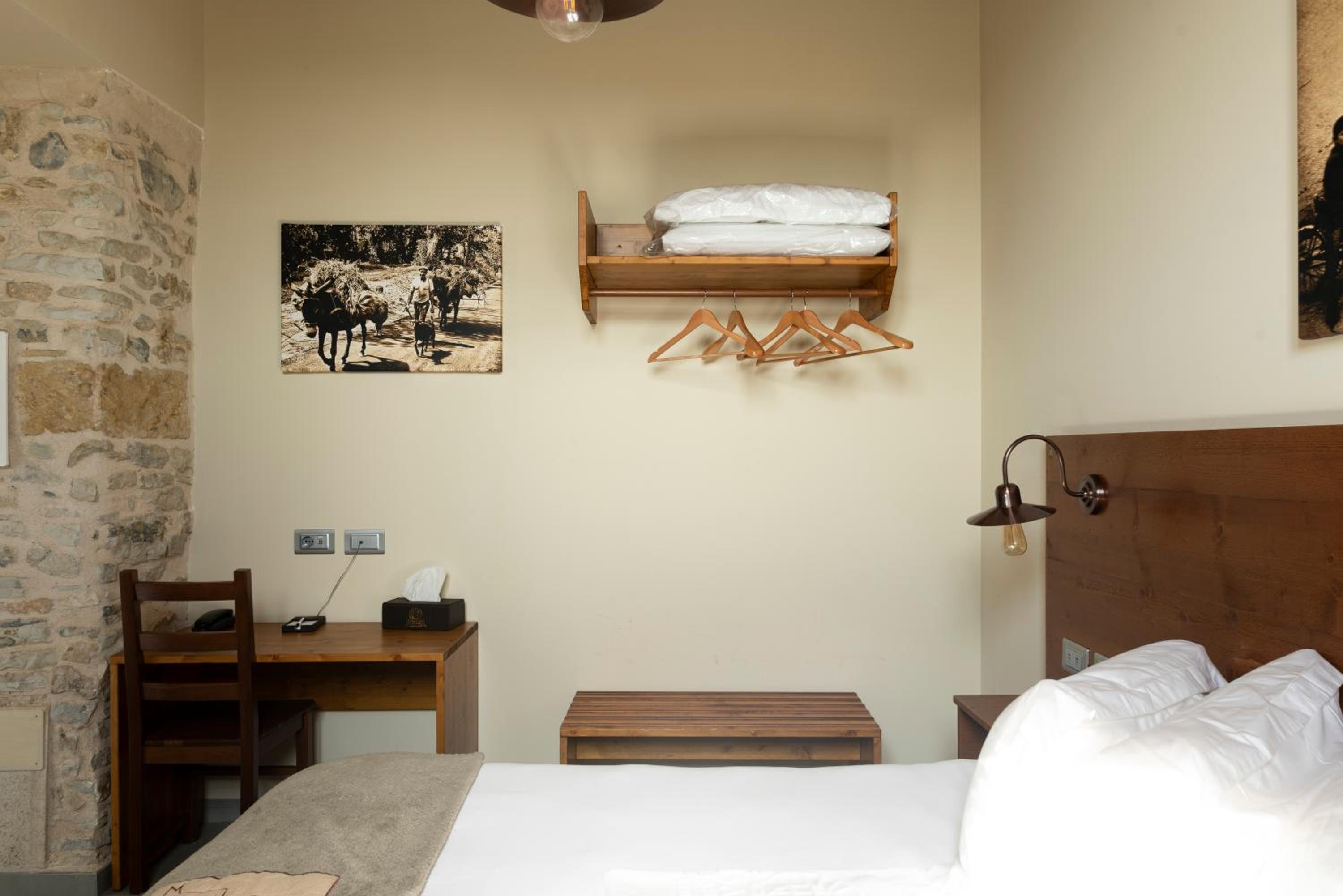Suite - Photo 1