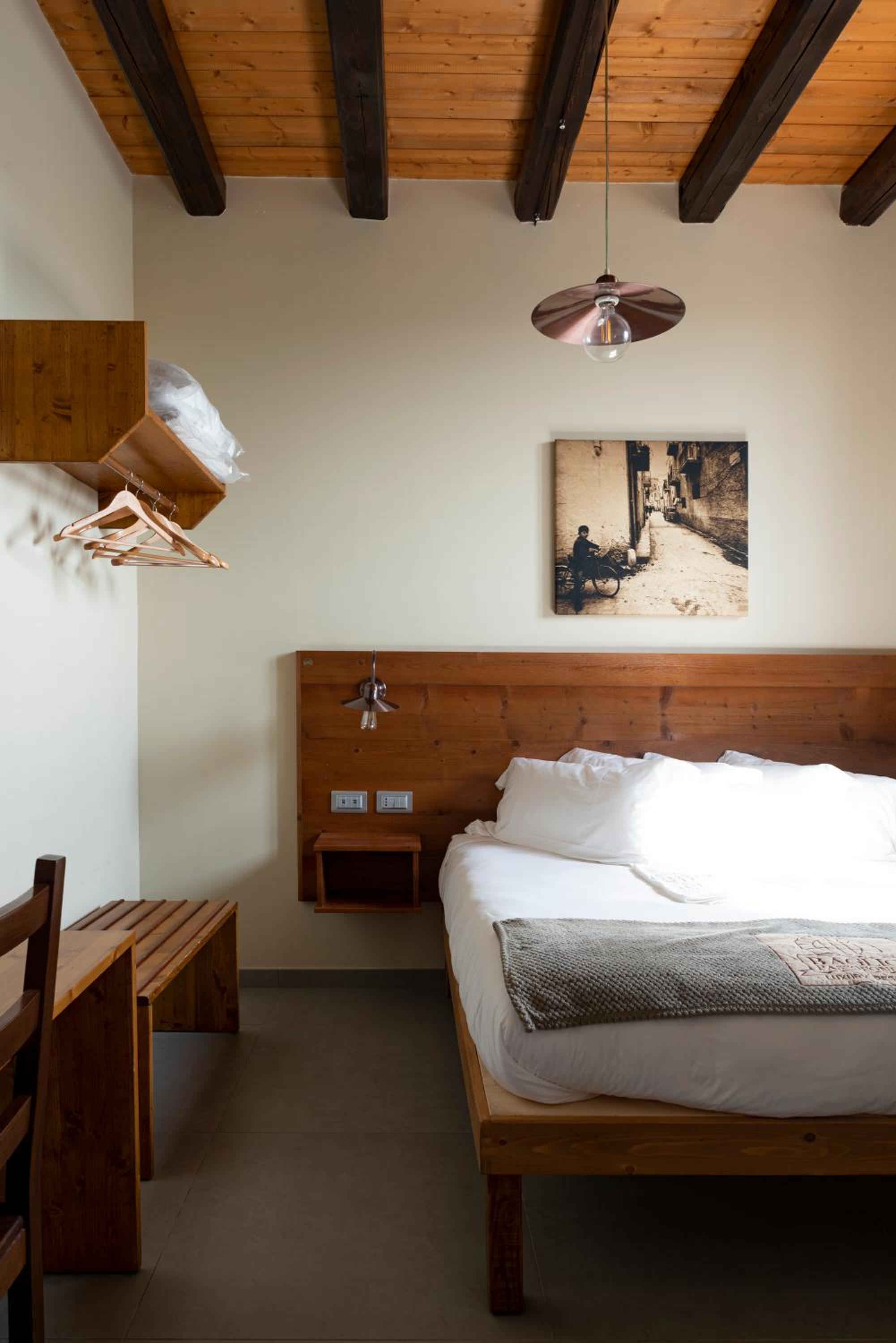 Suite - Photo 11