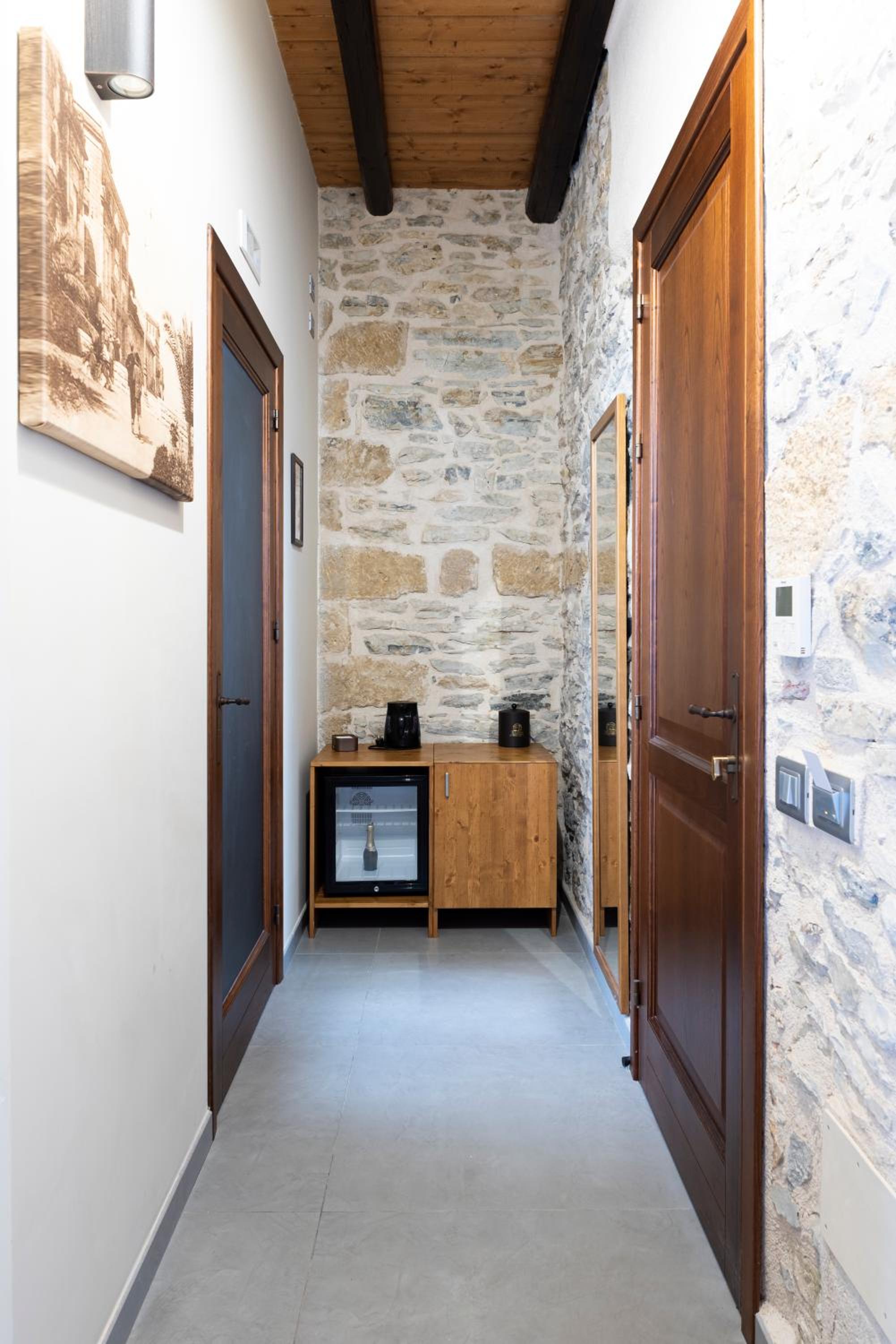 Suite - Photo 9