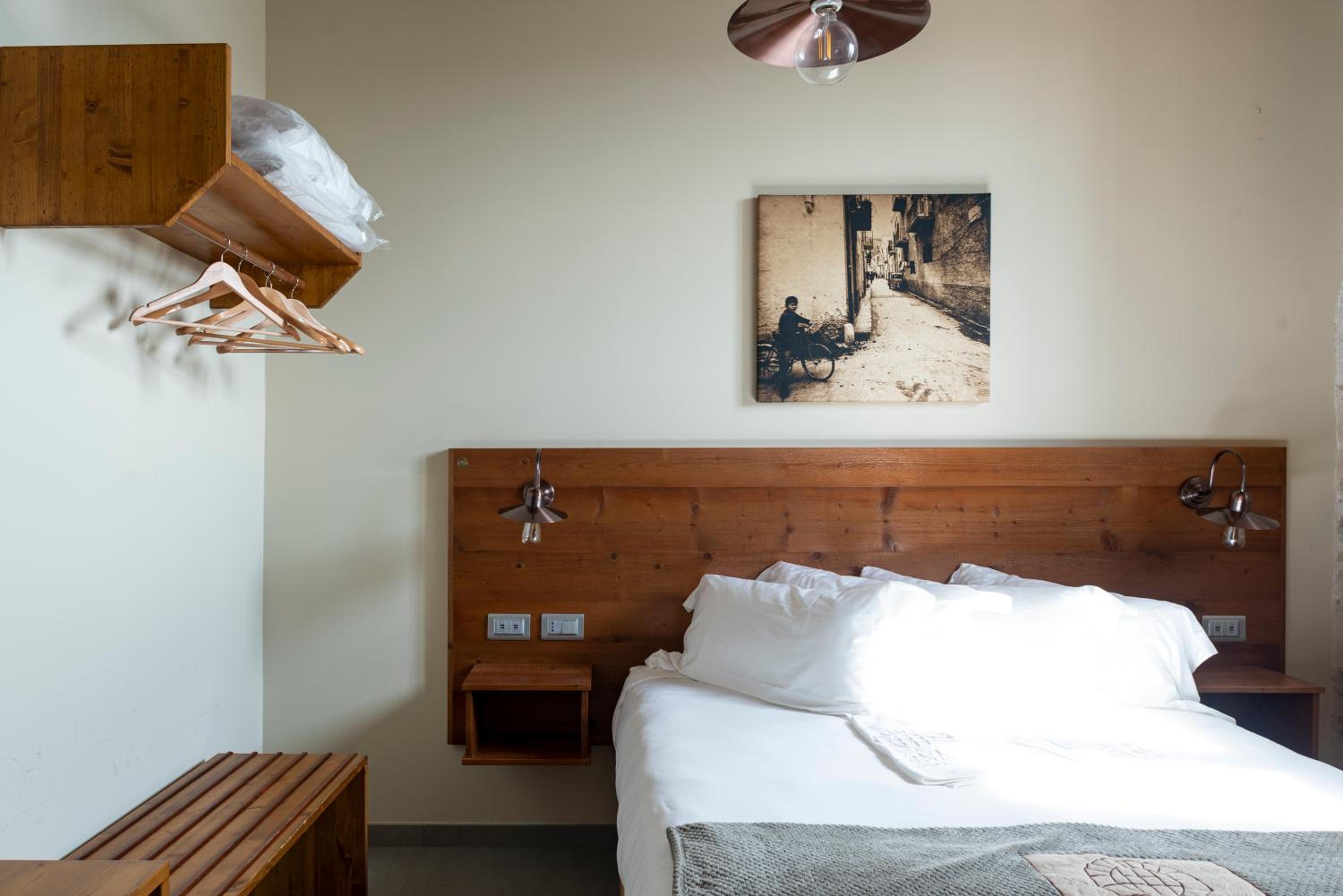 Suite - Photo 13
